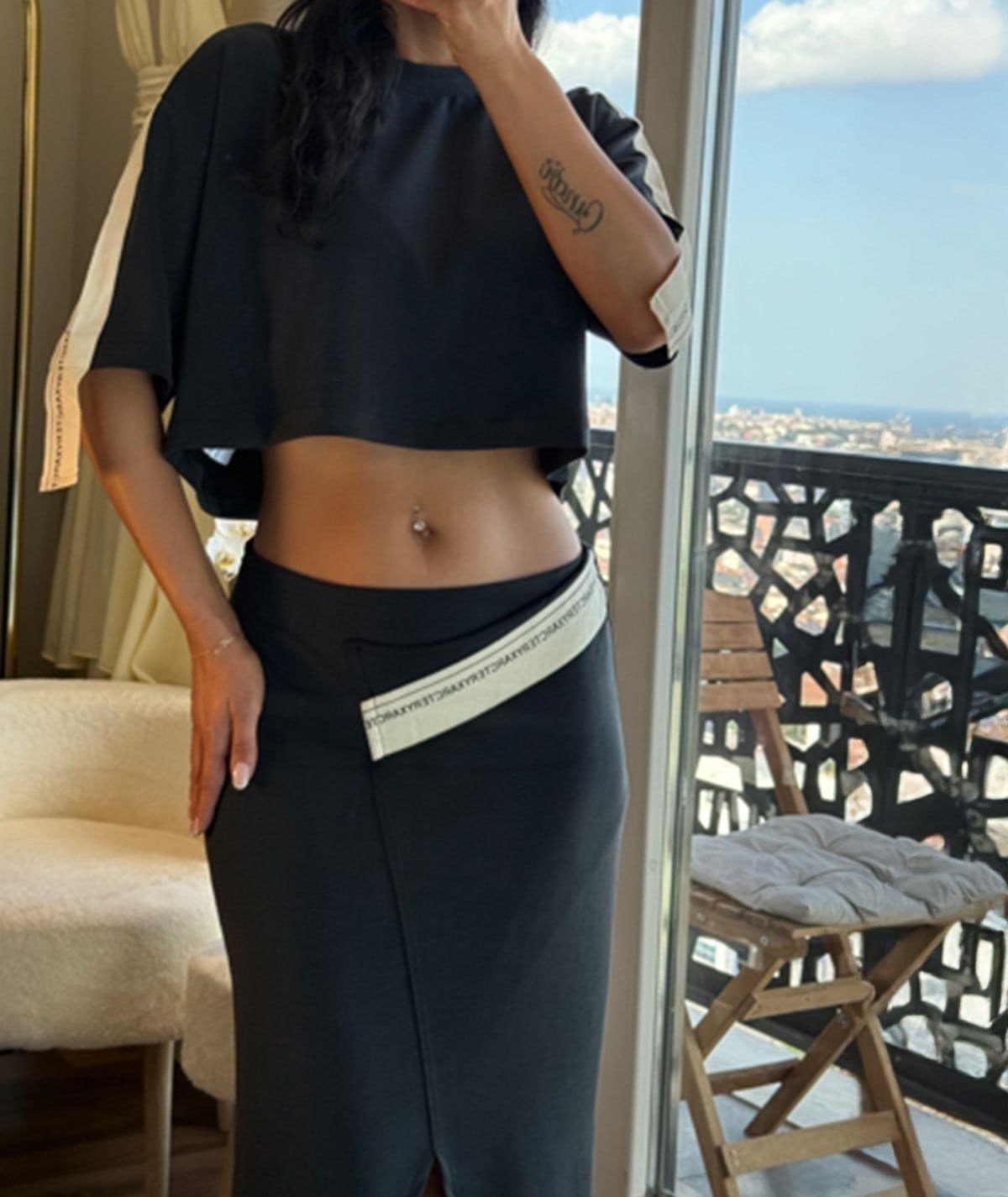 Şerit Detaylı Crop Top & Yırtmaçlı Etek Takım