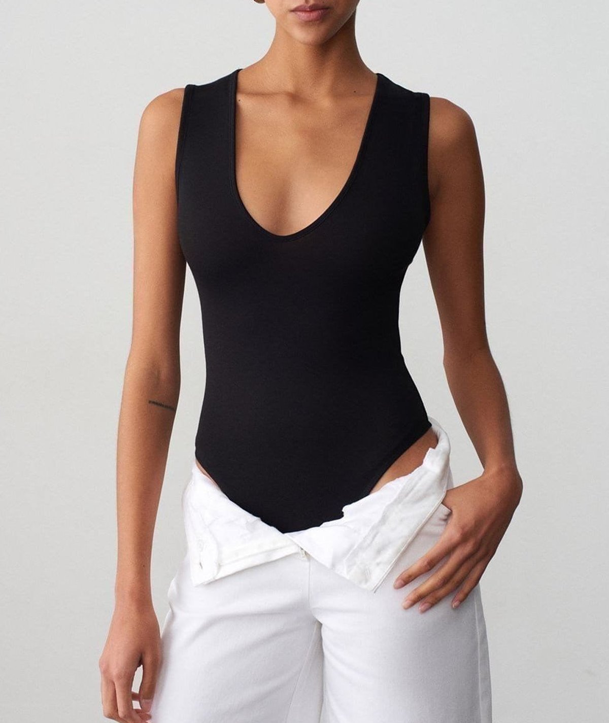 V Yaka Bodysuit-Siyah