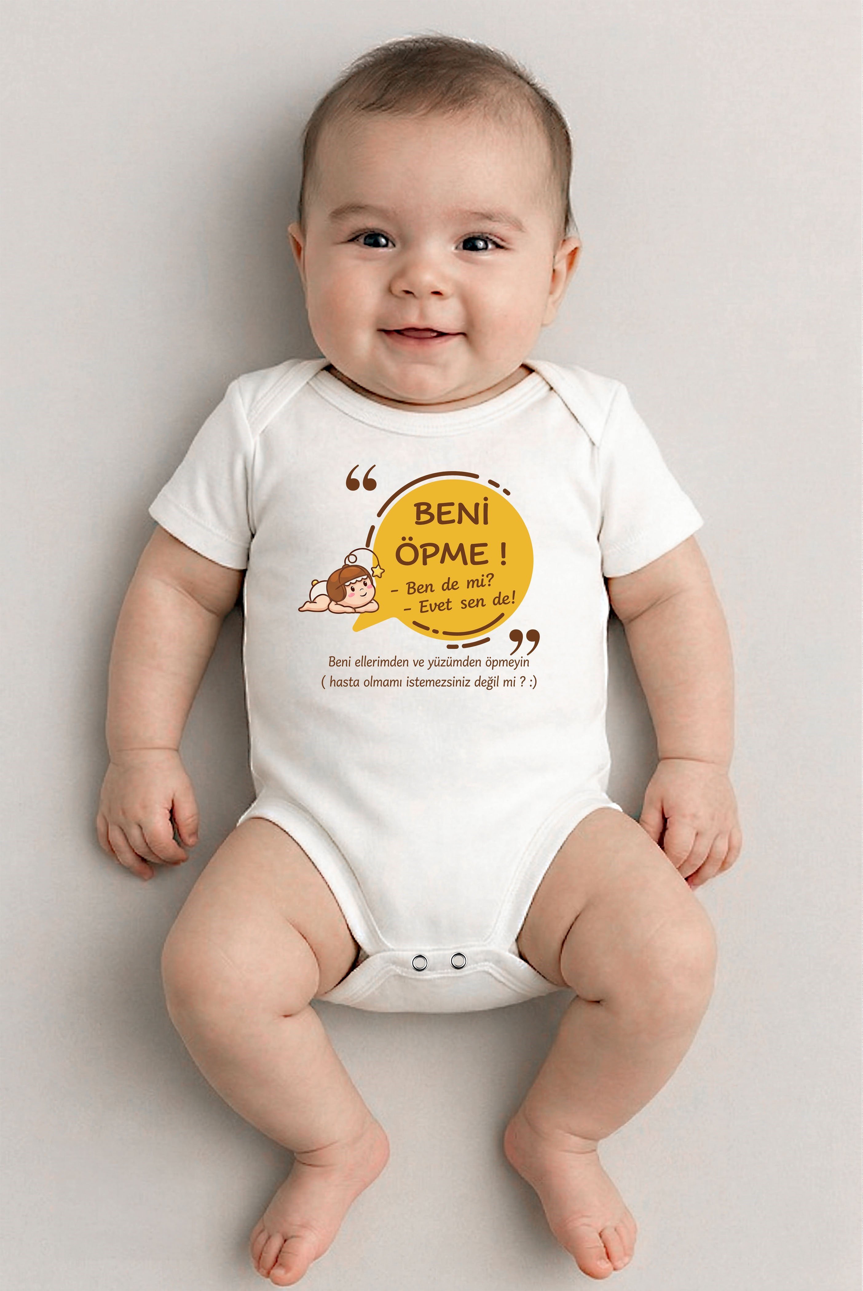 Beyaz kısa kol Beni Öpme temalı baskılı Bebek Zıbın Bisiklet Yaka Unisex Body %100 Pamuk