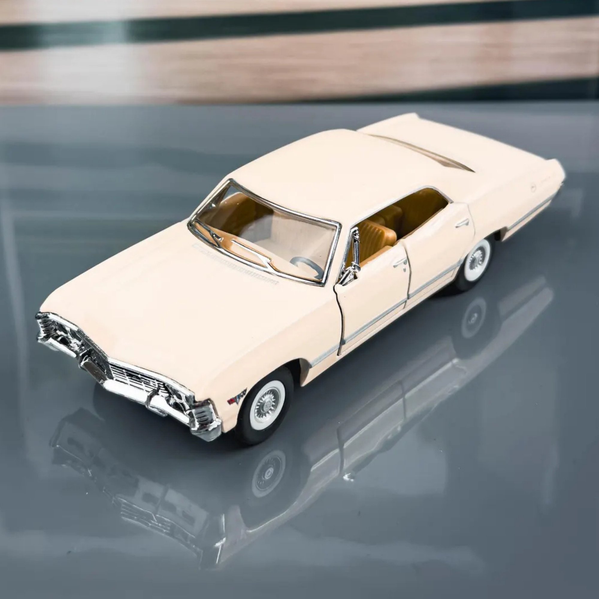 Oyuncak 1967 Chevrolet Impala 1:43 Die Cast Metal Model Araba 12,5 cm Açılır Kapılı Koleksiyonluk Klasik Araba Koleksiyonluk Hediyelik Oyuncak (Beyaz)
