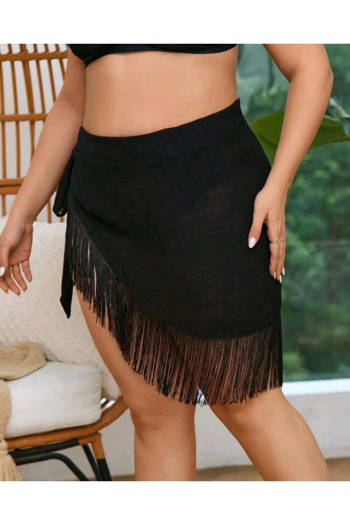 Femme püsküllü etek