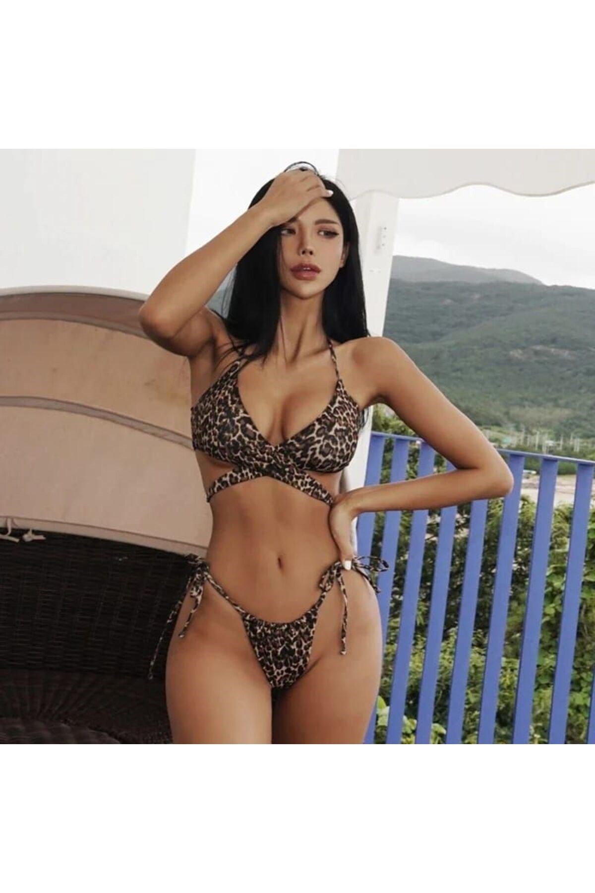 Leopar desenli bikini takımı