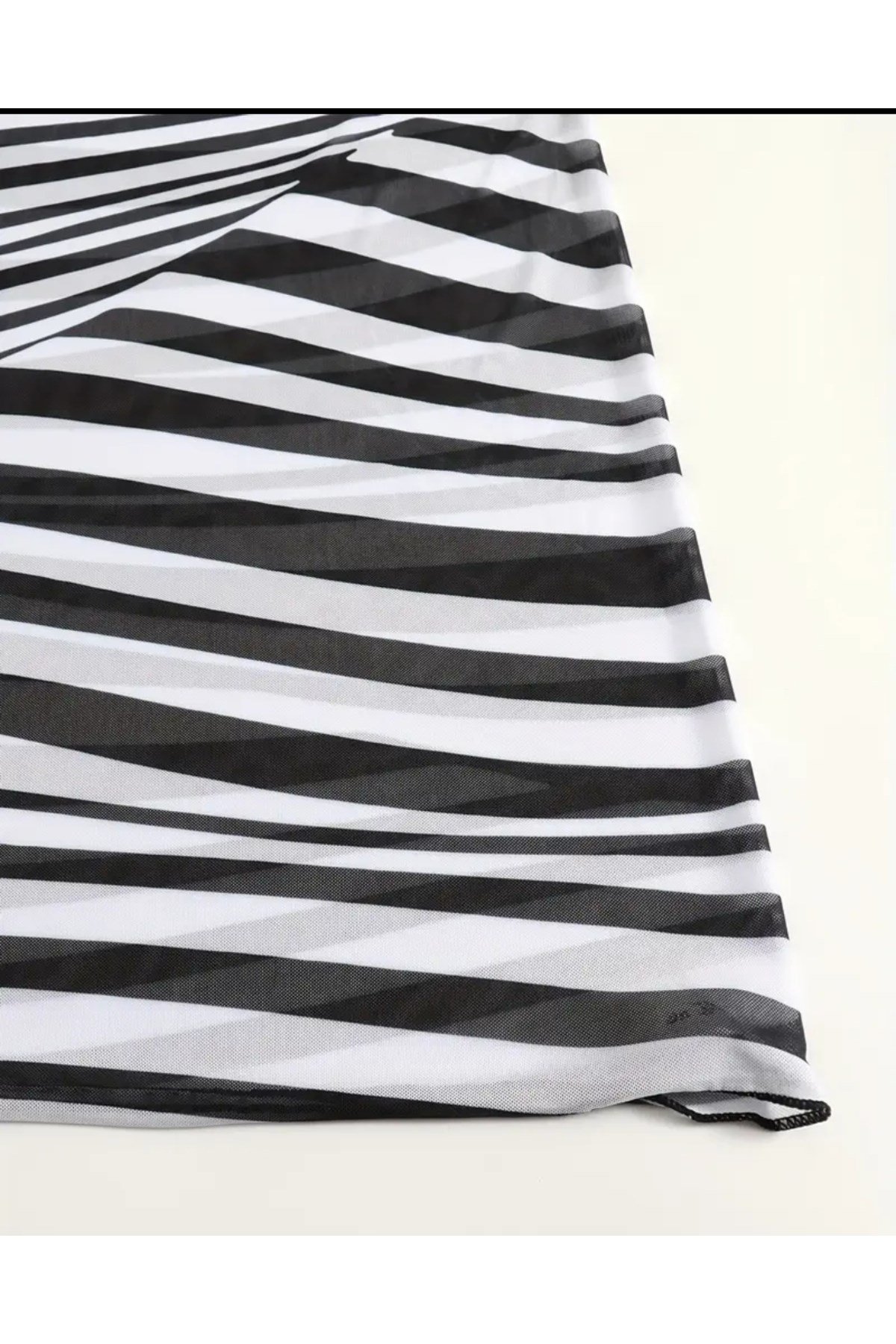 Zebra desenli pareo