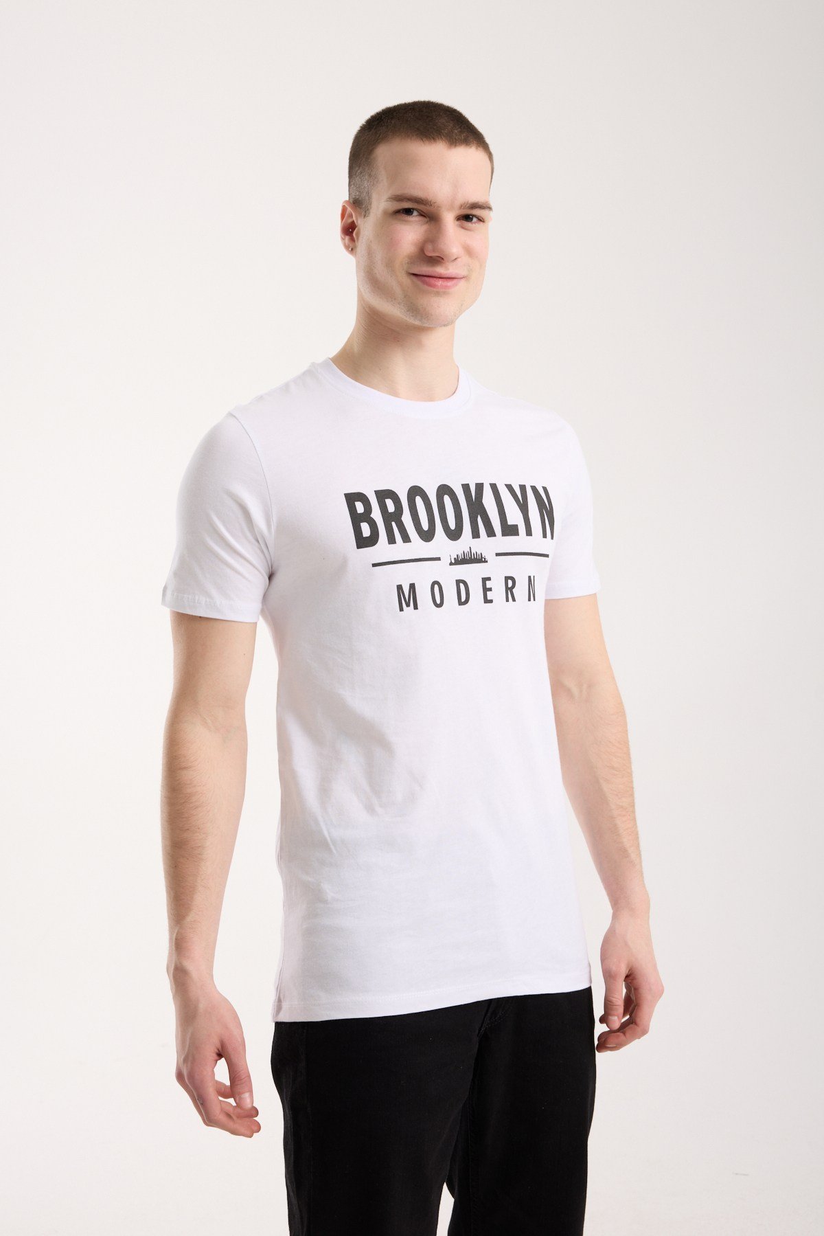 Erkek Rahat Kesim Yazı Detaylı T-Shirt