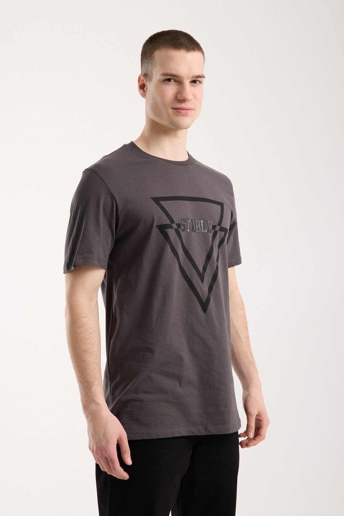 Erkek Urban Stable Kabartma Baskılı Slim Fit Günlük Tişört
