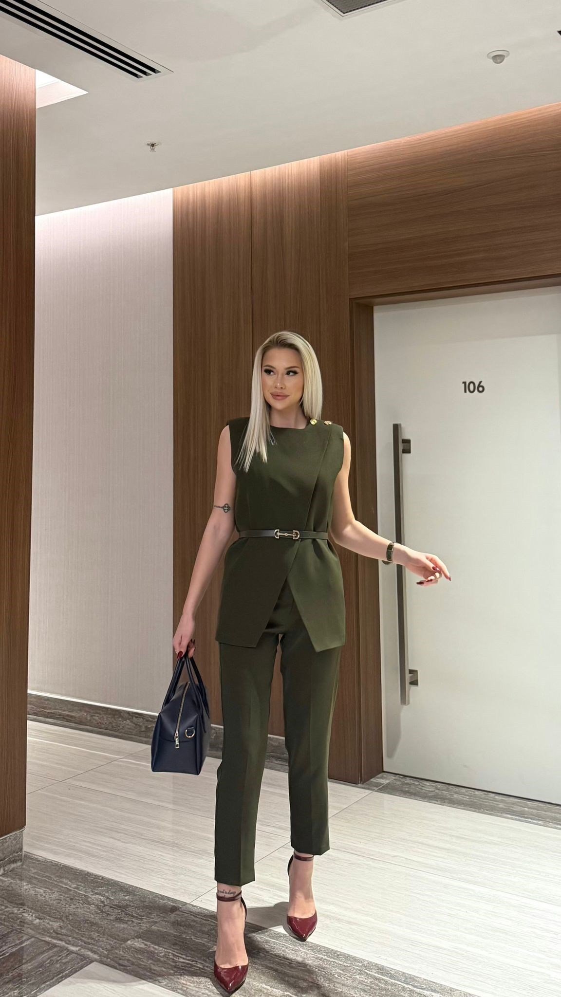 Haki Kemerli Yelek & Pantolon Takım – Ofis Ve Davet Şıklığı