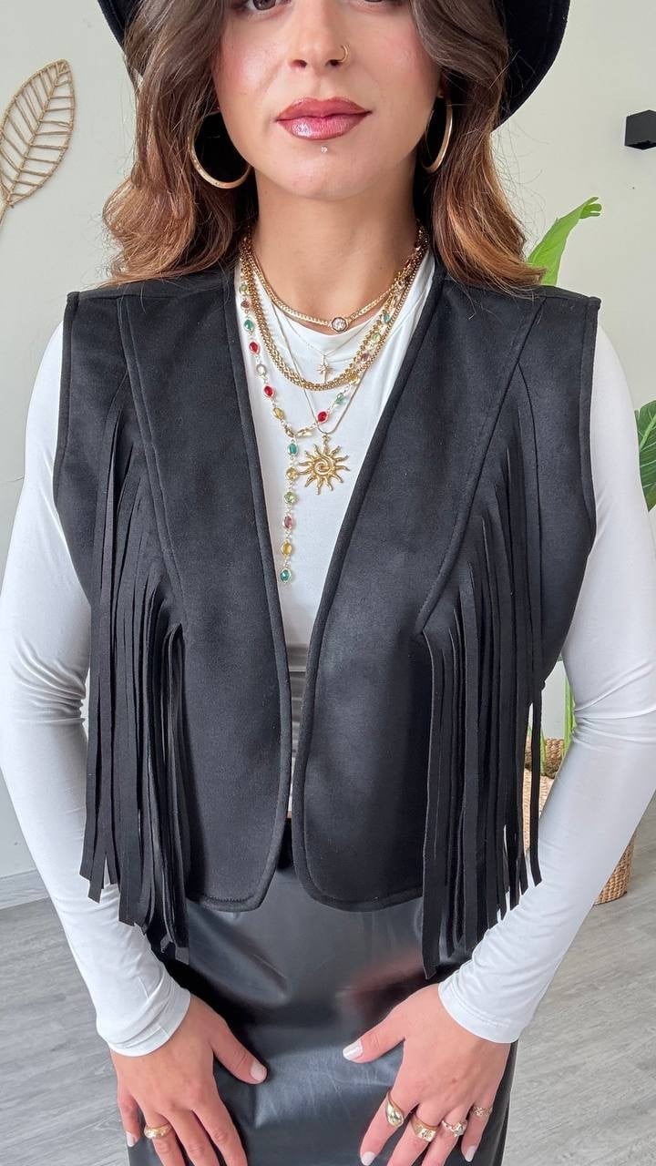 Püskül Detaylı Modern Yelek – Güçlü Ve Özgür Stil-Siyah
