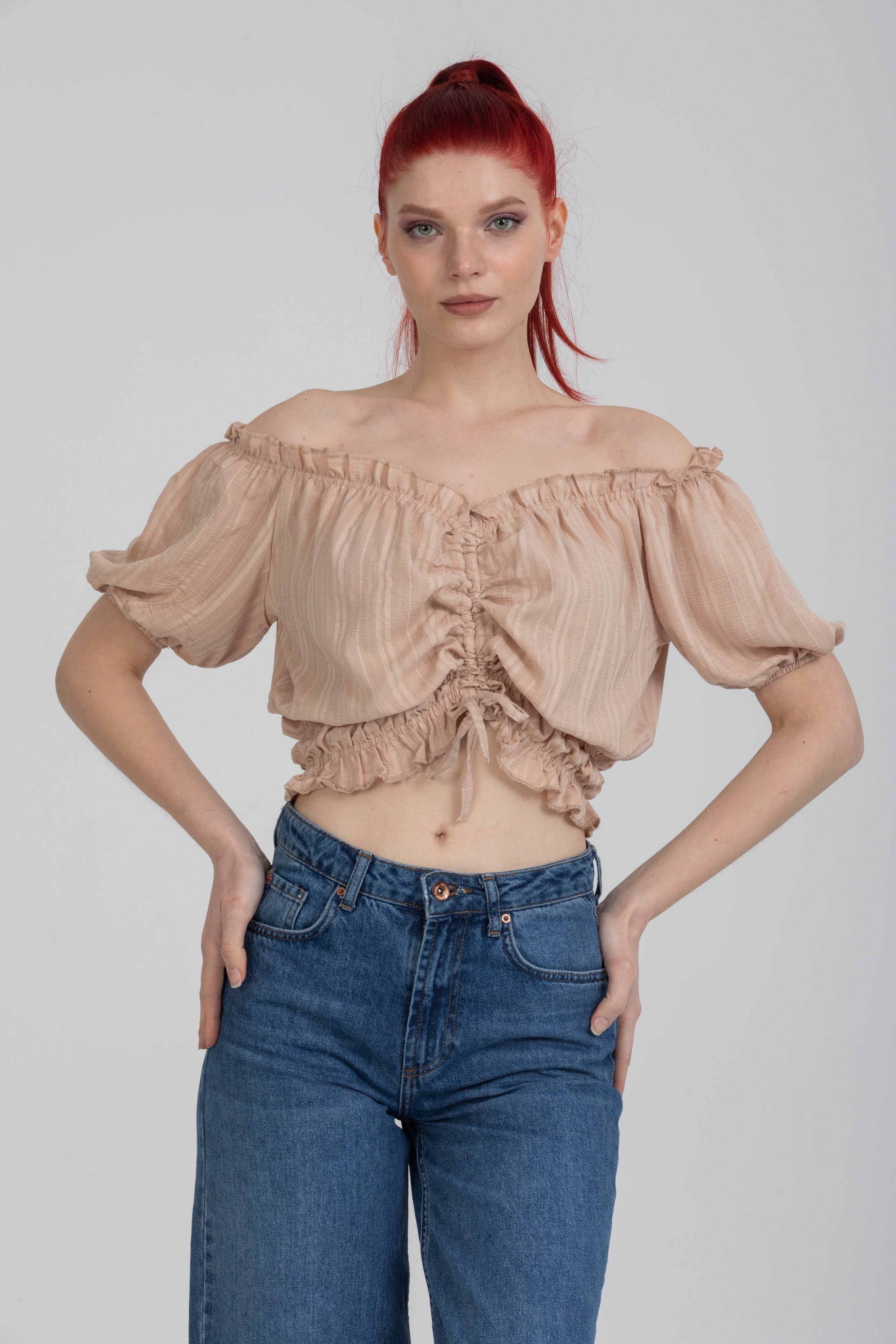 Siyah Renk Önü Büzgülü Detaylı Balon Kol Crop Bluz