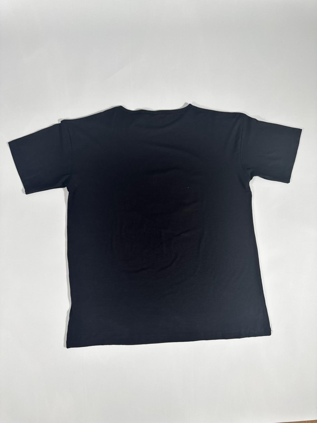 KADIN T-SHIRT BASKILI ZEMİN SİYAH BASKI GRİ