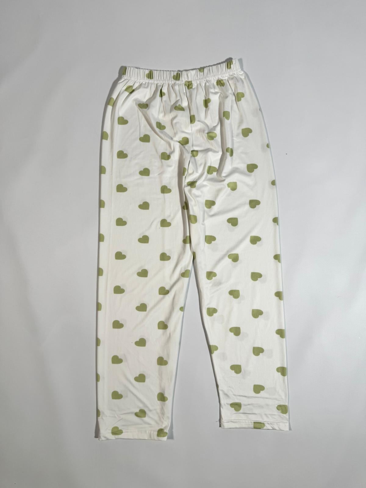 Kısa Kol Düğmeli Krem Zemin - Yeşil Kalp Baskılı Pijama