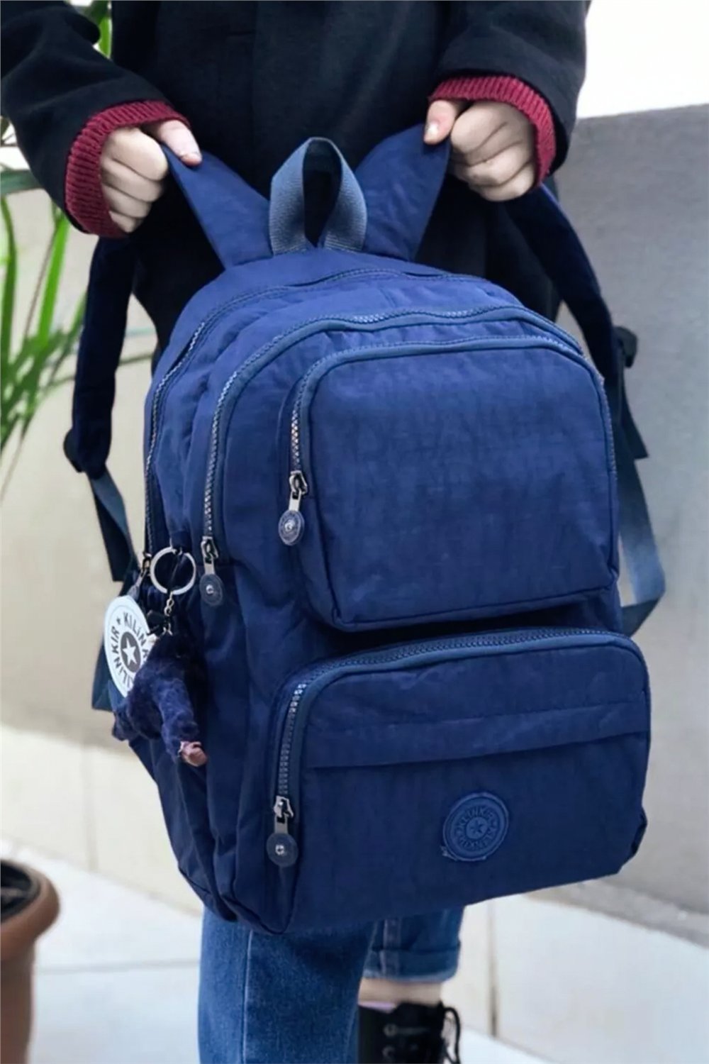 Çok Gözlü Geniş Hacimli Yağmur Suyu Itici Özellikte Fonksiyonel Lacivert Unisex Sırt Çantası