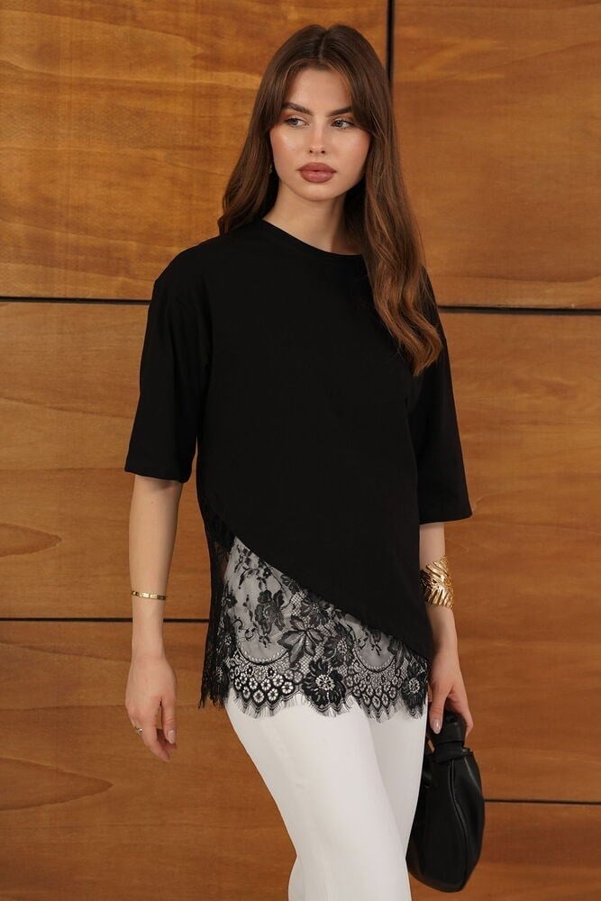 Asimetrik Kesim Dantel Detaylı Premium T-Shirt – Modern & Şık Tasarım