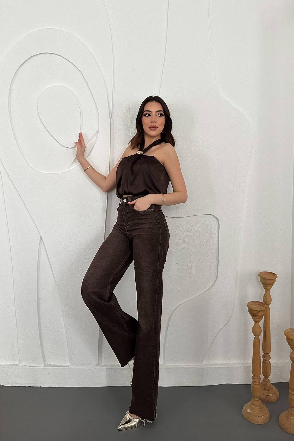 Kahverengi Toka Detaylı Bluz