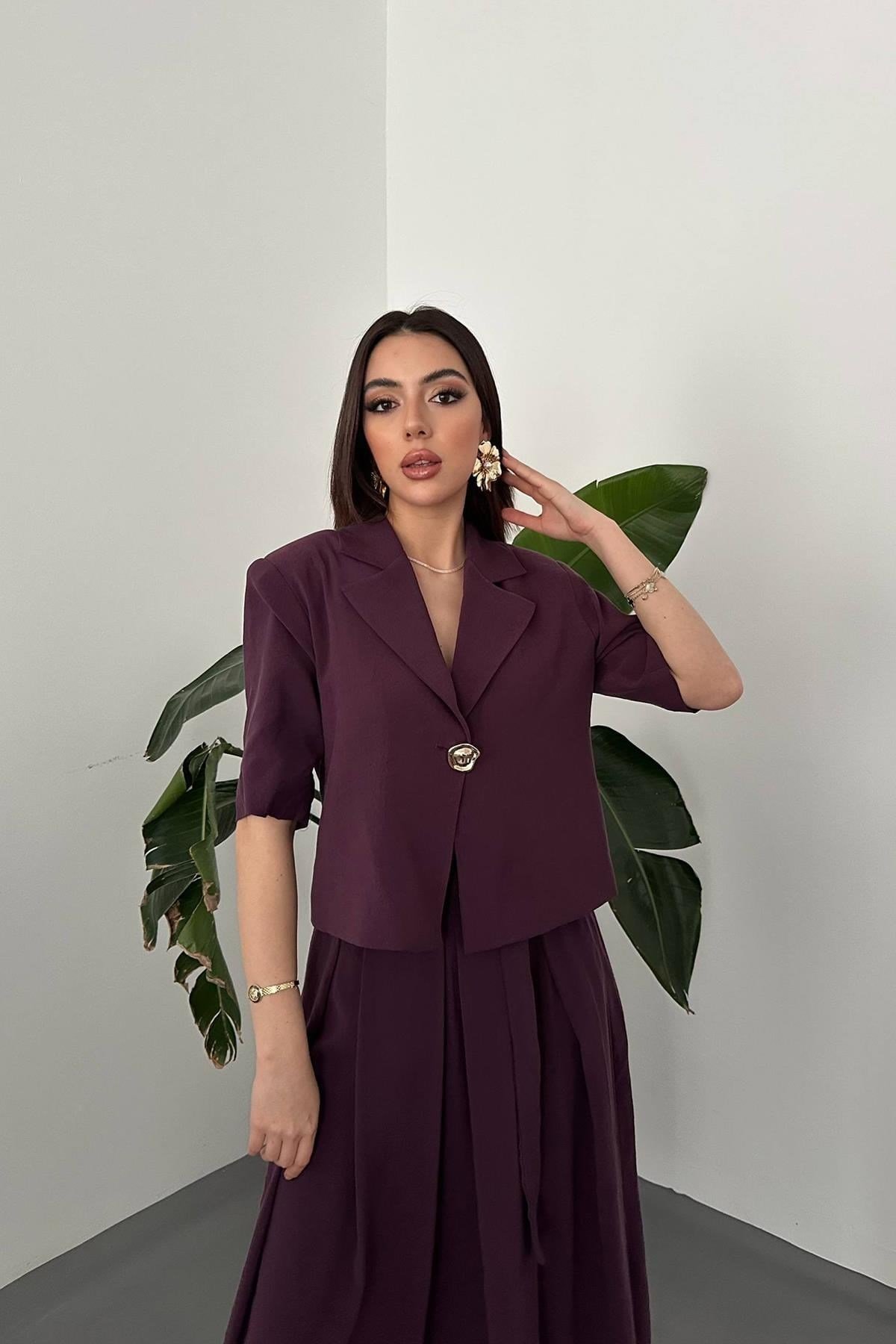 Mürdüm Tek Düğmeli Kısa Ceket Ve Etek Takım