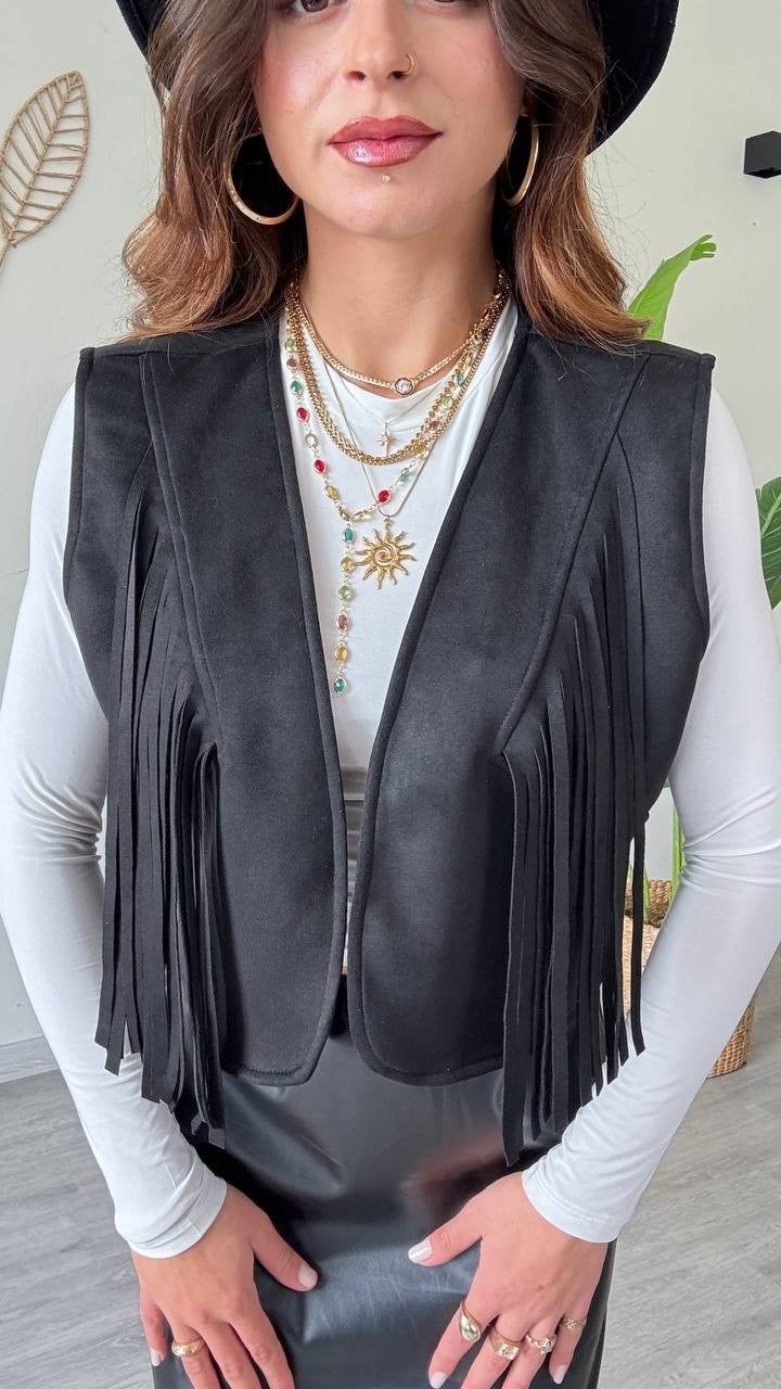 Püskül Detaylı Modern Yelek – Güçlü Ve Özgür Stil-Siyah