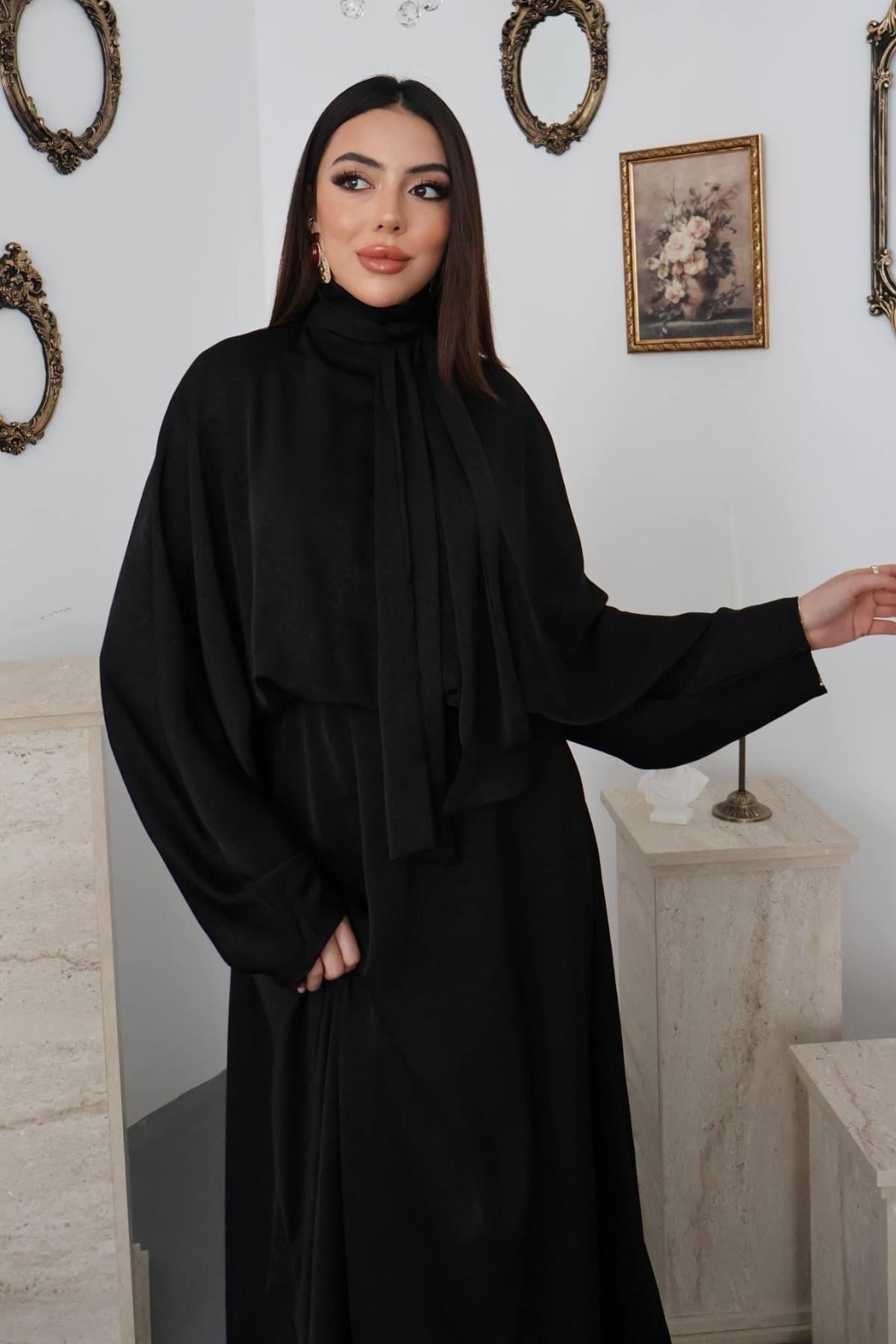 Siyah Jakarlı Saten Elbise