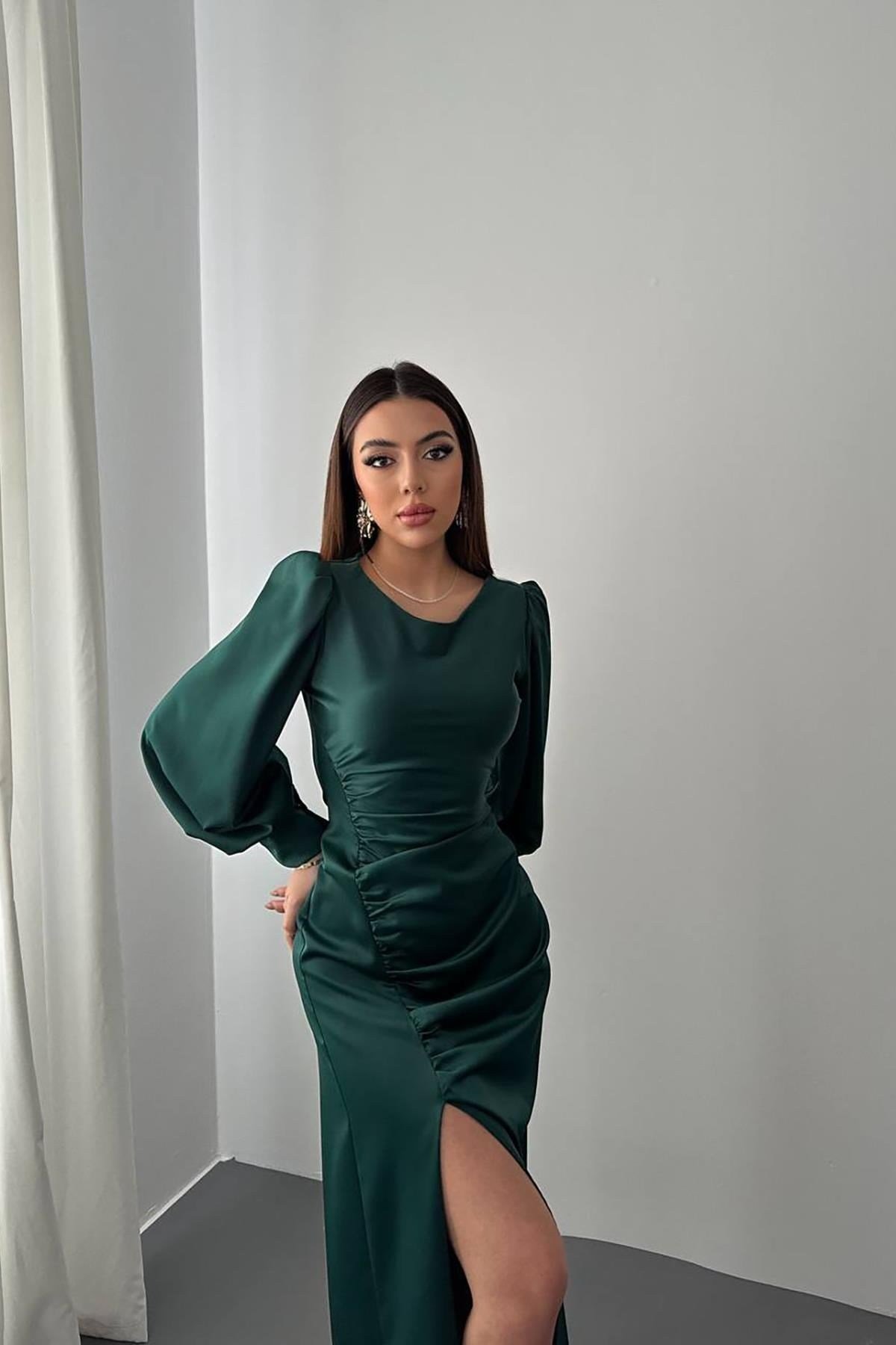 Toptan Zümrüt Yanı Büzgülü Yırtmaçlı Saten Elbise