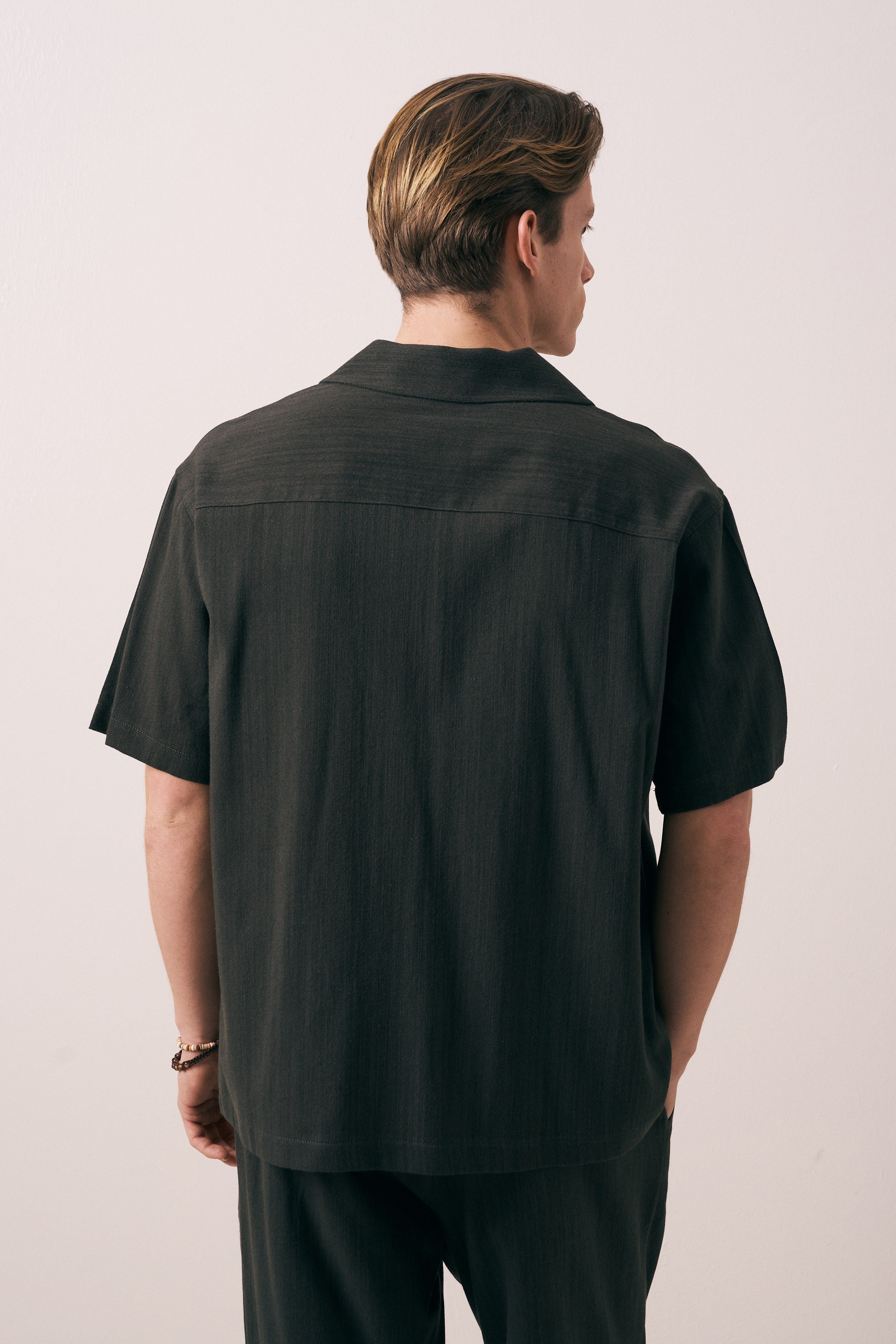 OVERSIZE FIT NAKIŞ DETAYLI GÖMLEK