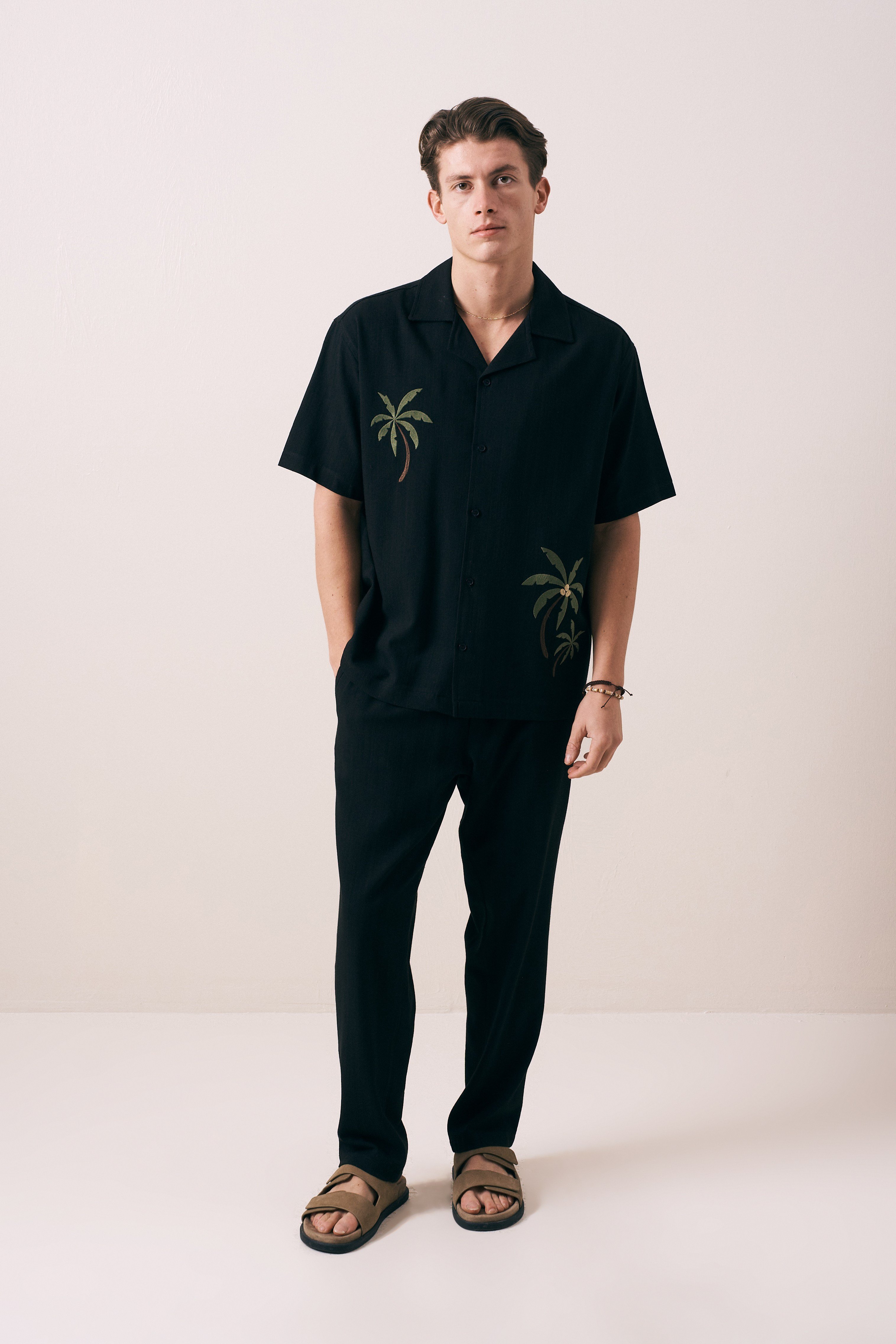 OVERSIZE FIT NAKIŞ DETAYLI GÖMLEK