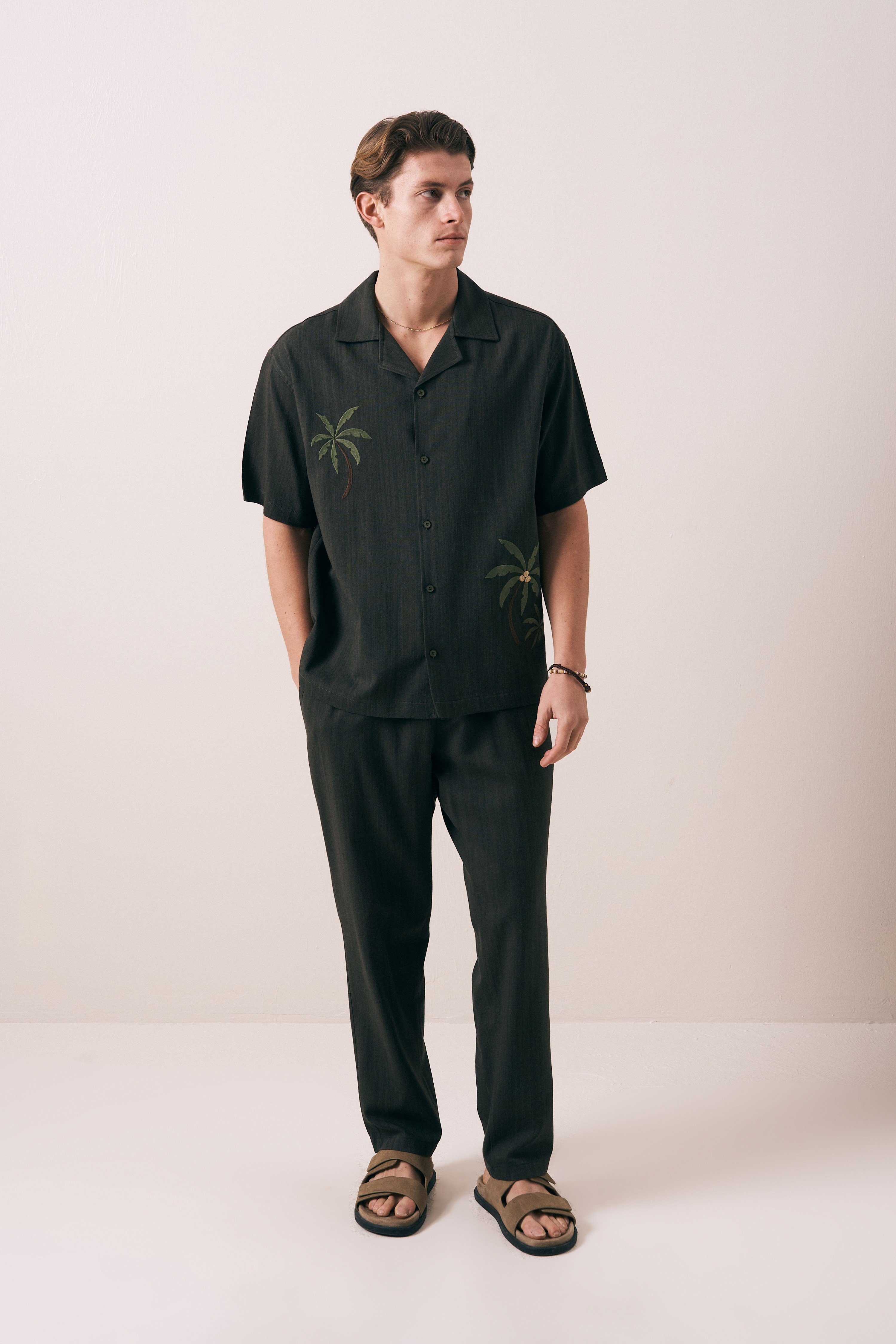 OVERSIZE FIT NAKIŞ DETAYLI GÖMLEK