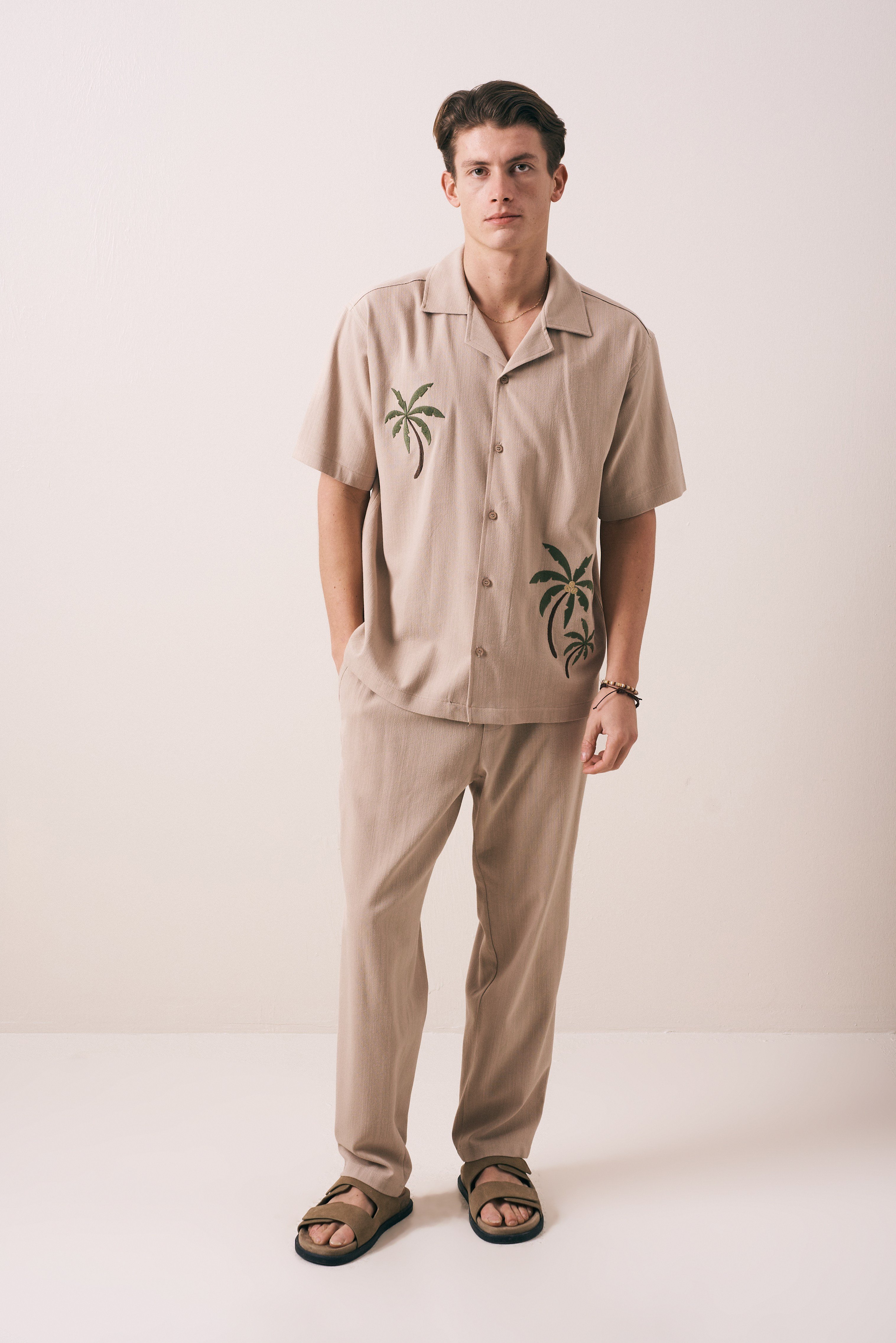 OVERSIZE FIT NAKIŞ DETAYLI GÖMLEK