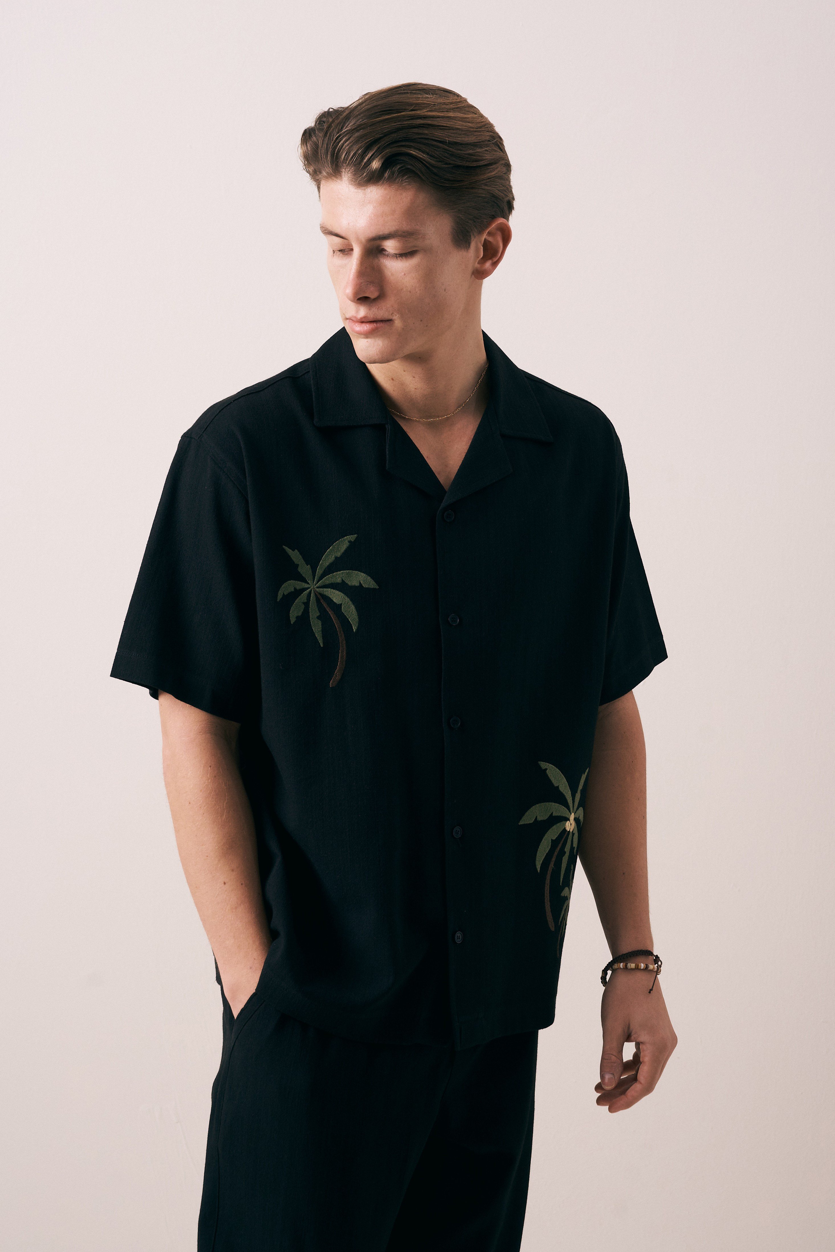 OVERSIZE FIT NAKIŞ DETAYLI GÖMLEK