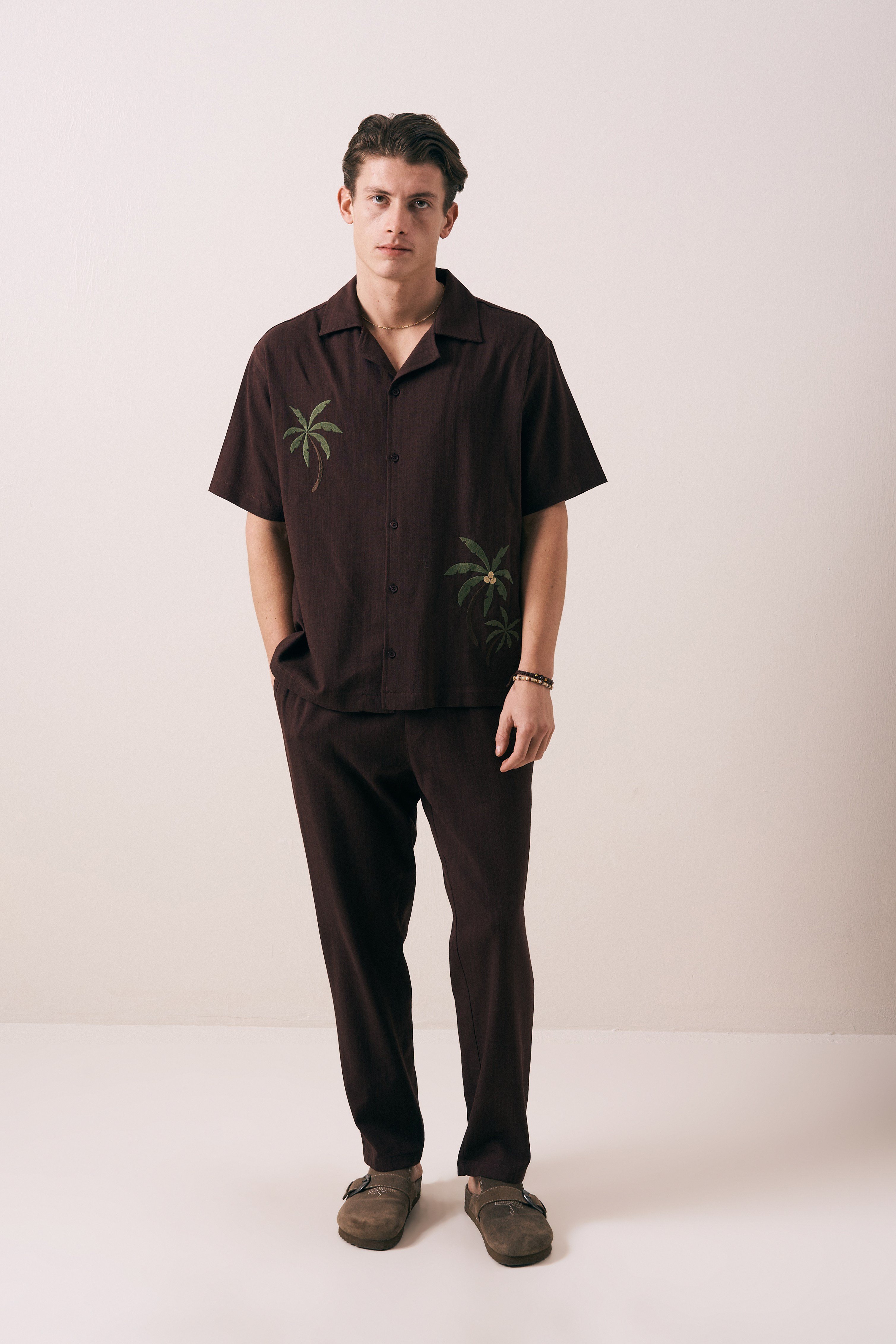 OVERSIZE FIT NAKIŞ DETAYLI GÖMLEK