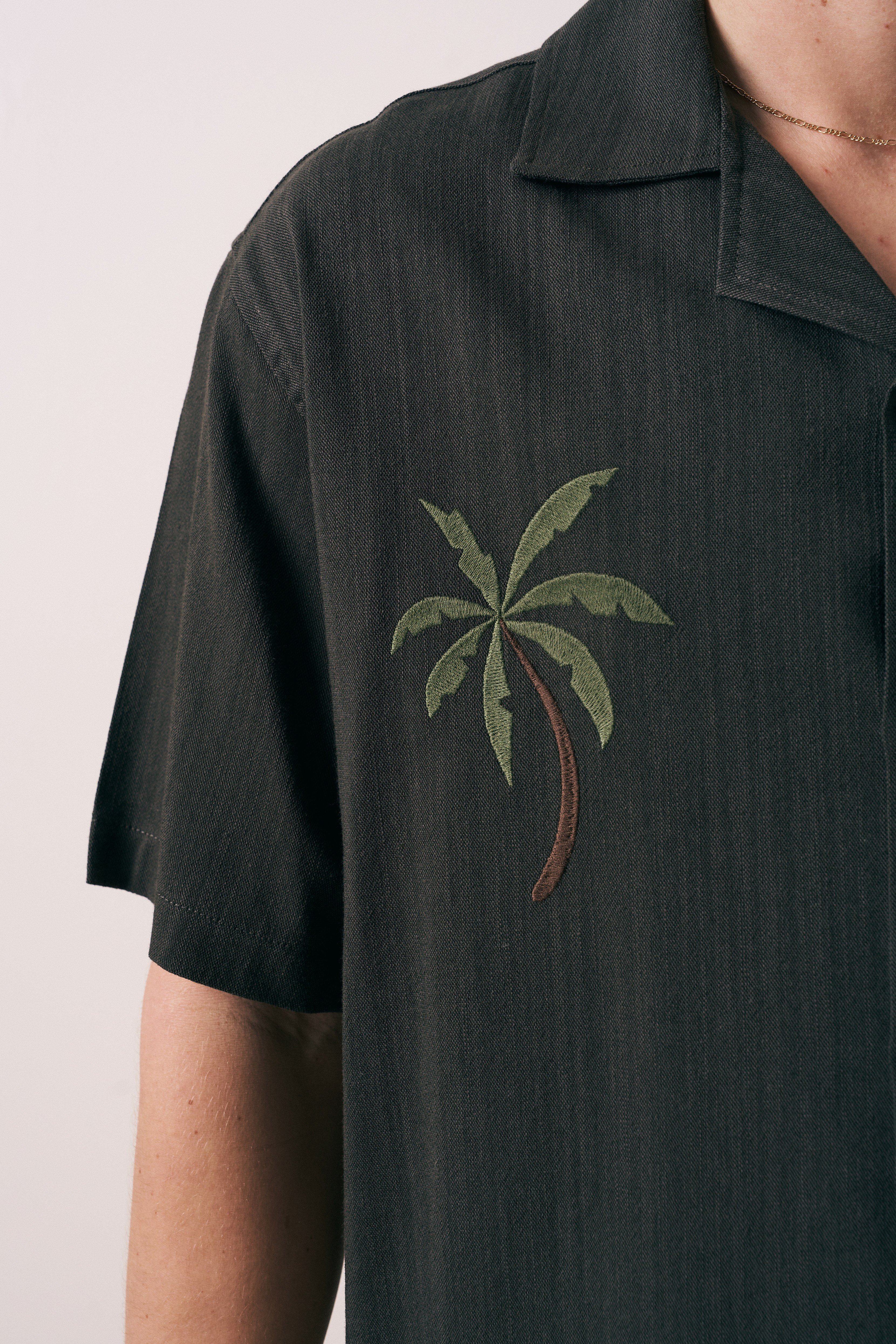 OVERSIZE FIT NAKIŞ DETAYLI GÖMLEK