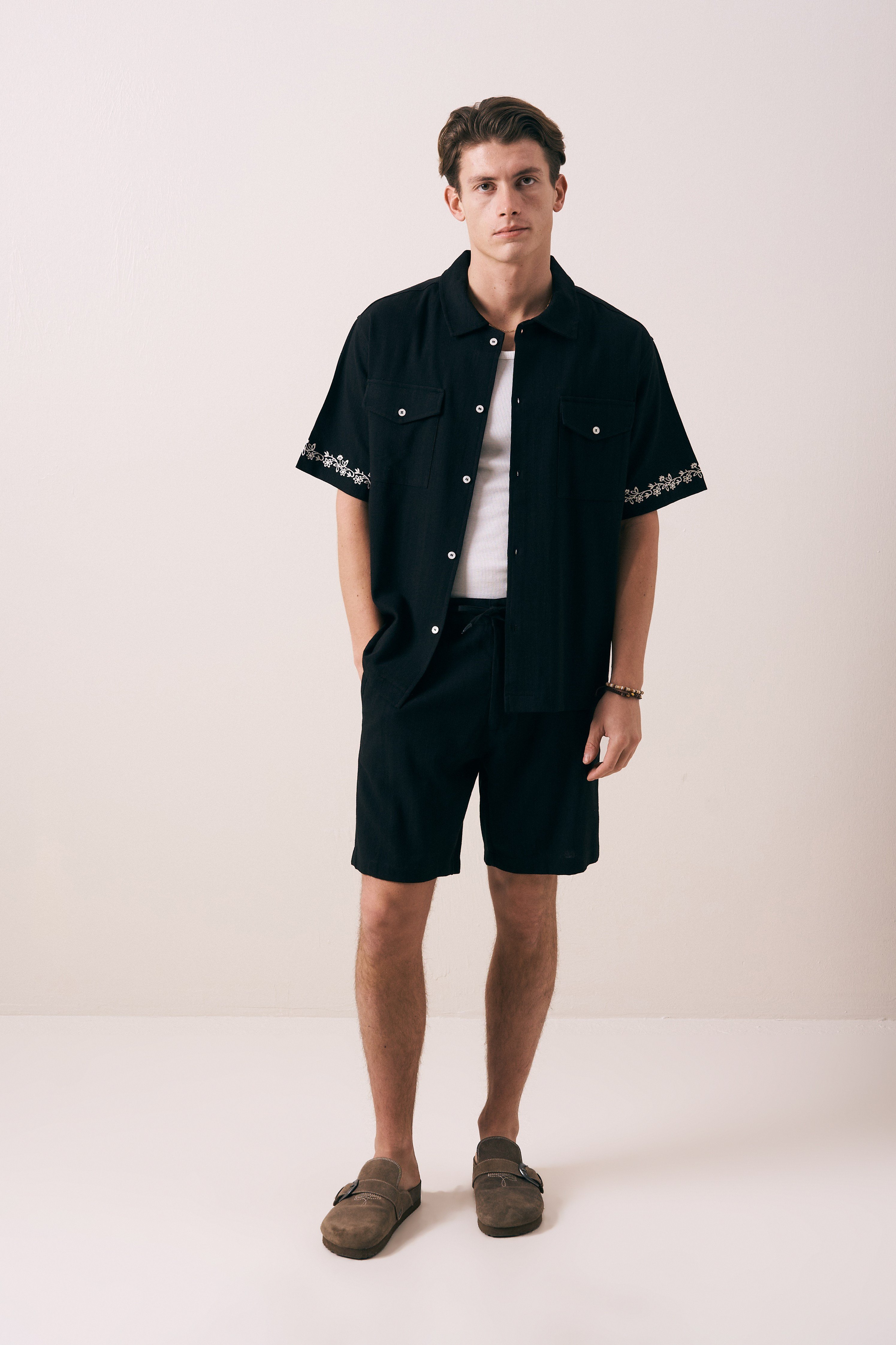OVERSIZE FIT NAKIŞLI CEP DETAYLI GÖMLEK