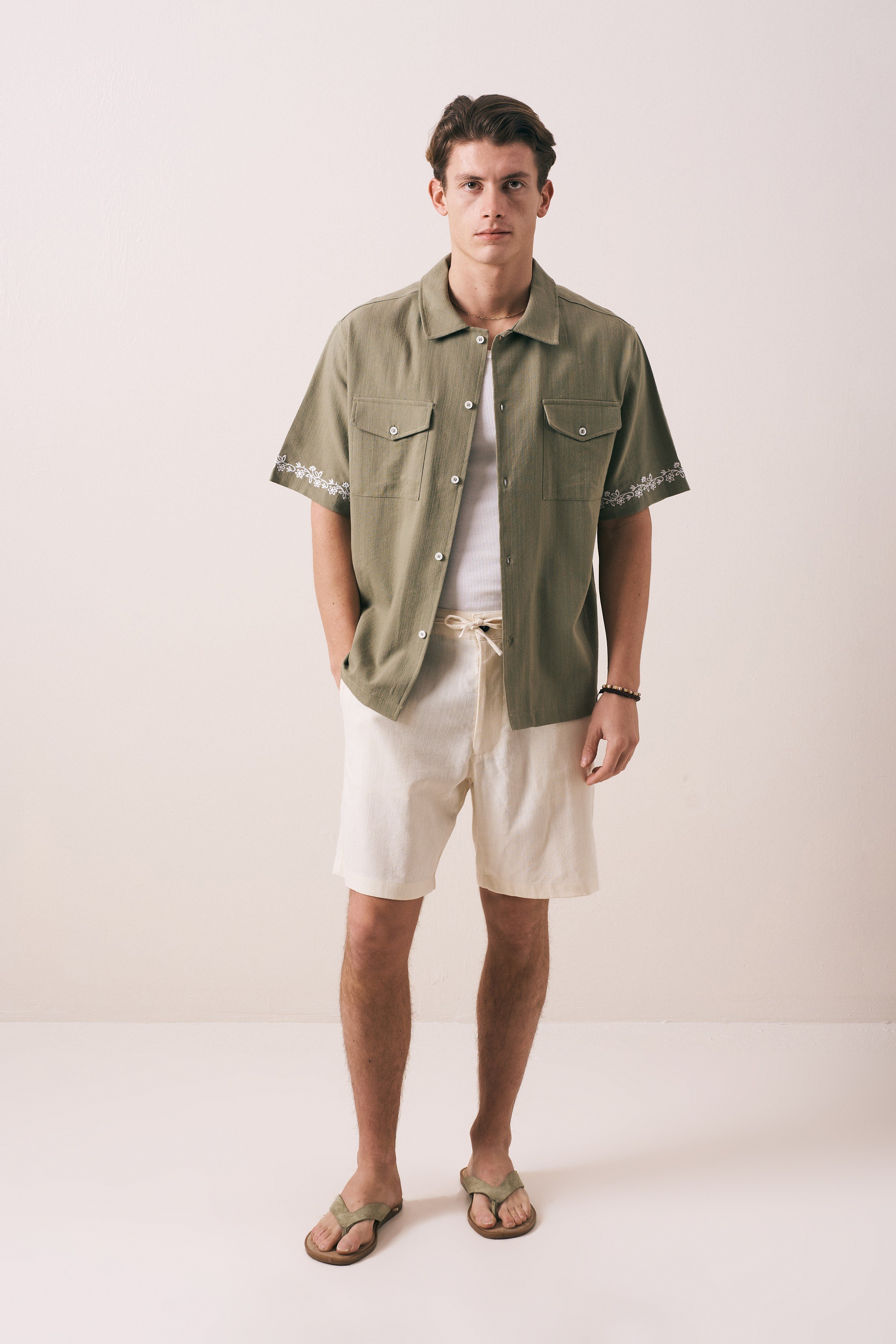 OVERSIZE FIT NAKIŞLI CEP DETAYLI GÖMLEK