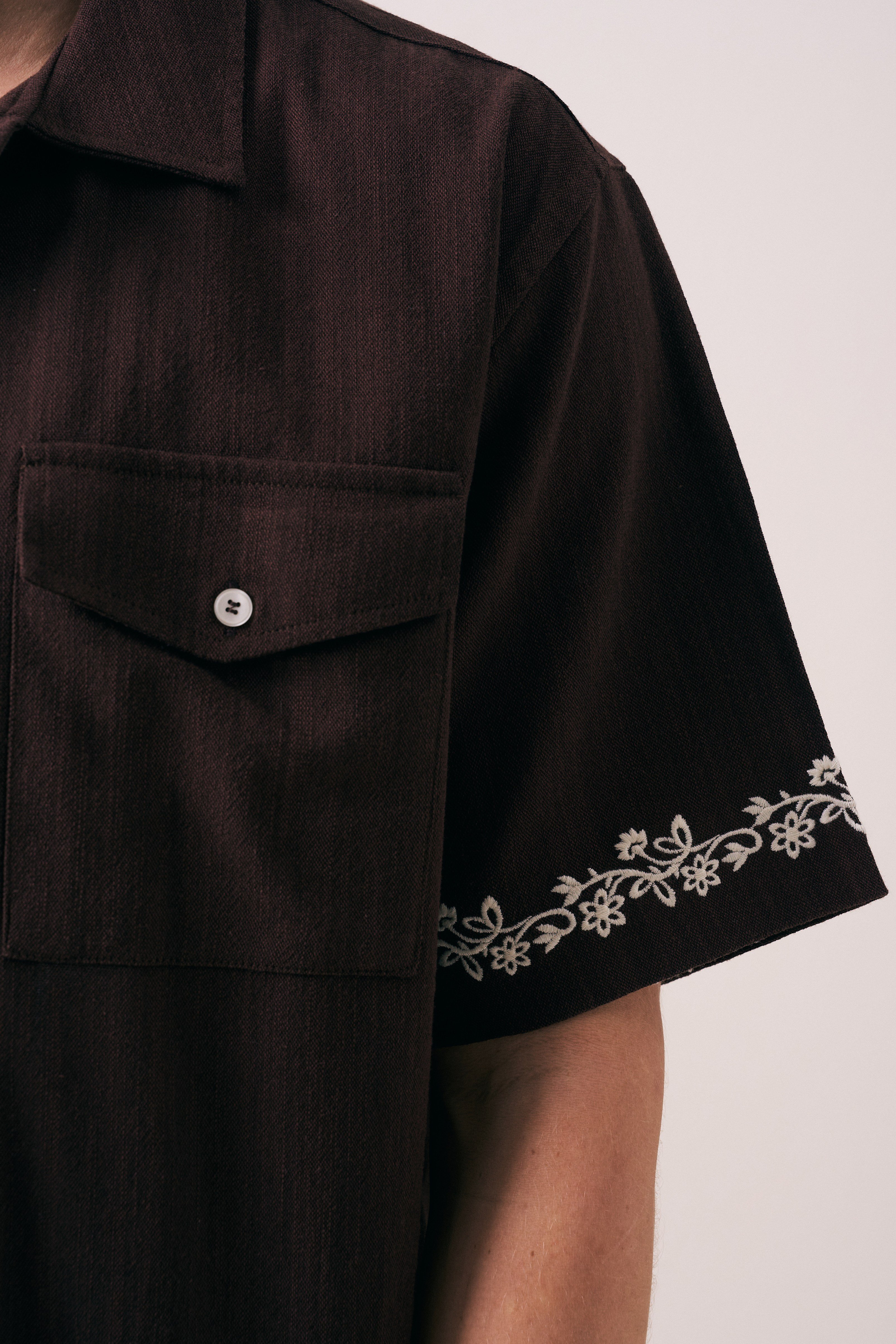 OVERSIZE FIT NAKIŞLI CEP DETAYLI GÖMLEK