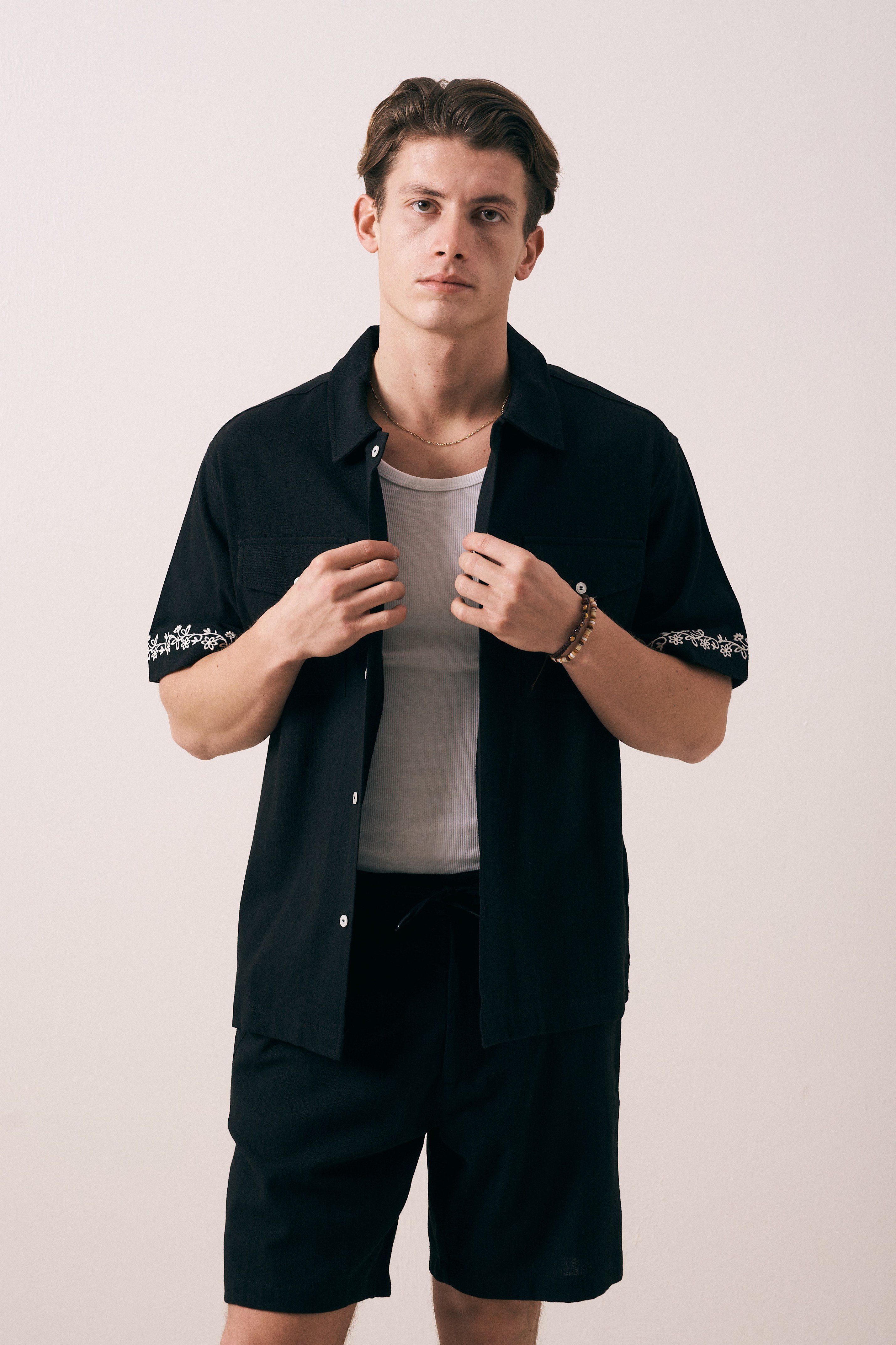 OVERSIZE FIT NAKIŞLI CEP DETAYLI GÖMLEK