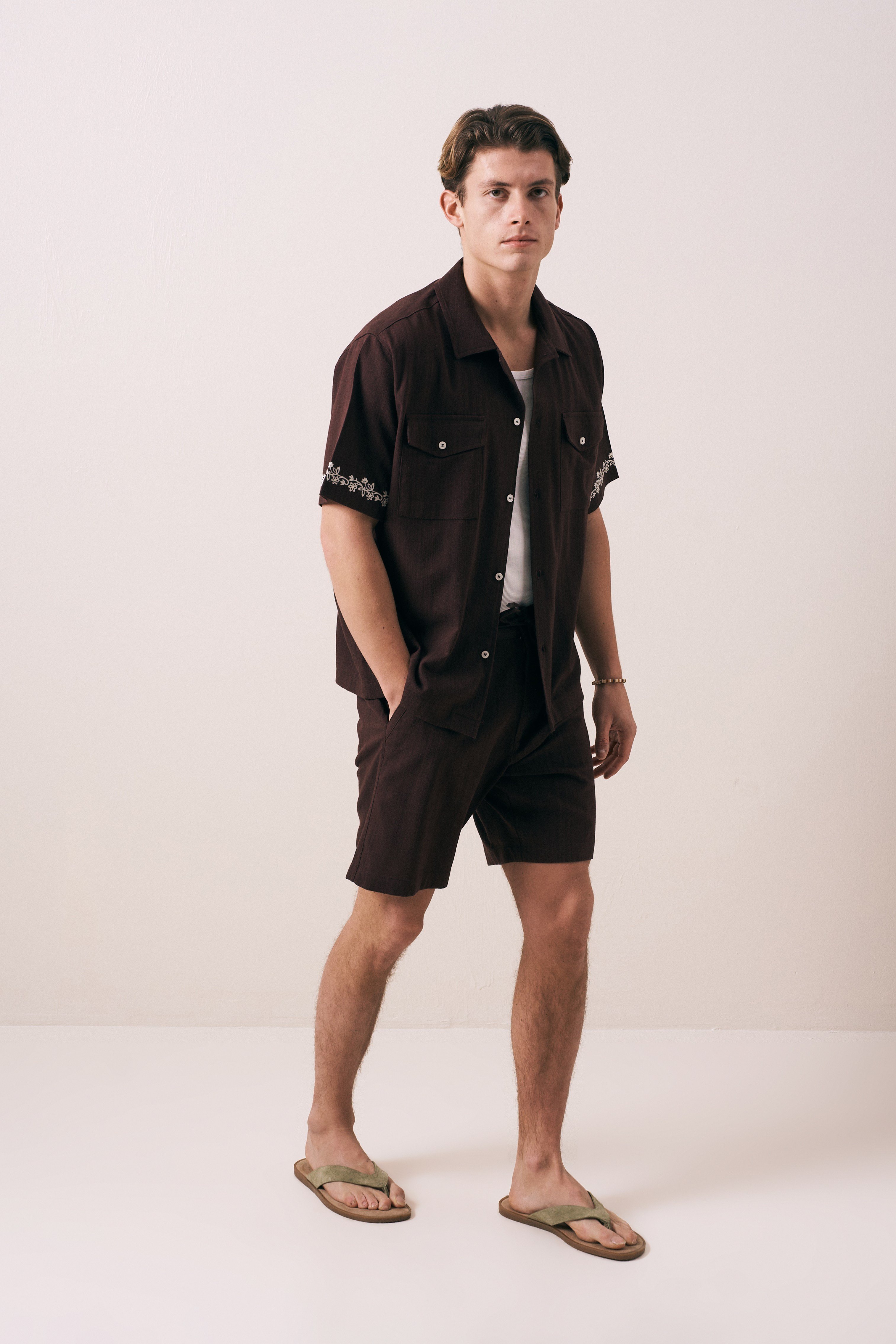OVERSIZE FIT NAKIŞLI CEP DETAYLI GÖMLEK