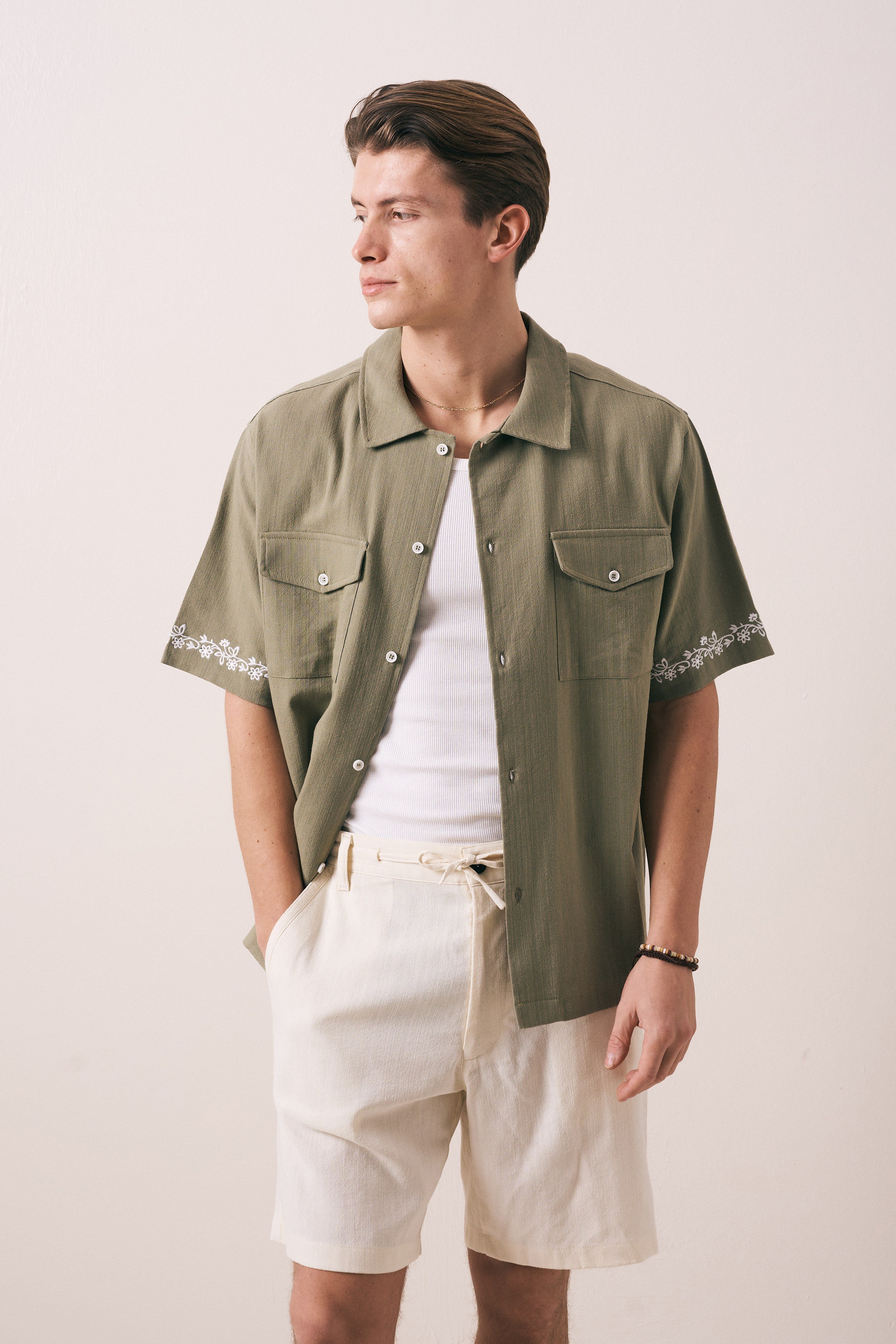 OVERSIZE FIT NAKIŞLI CEP DETAYLI GÖMLEK