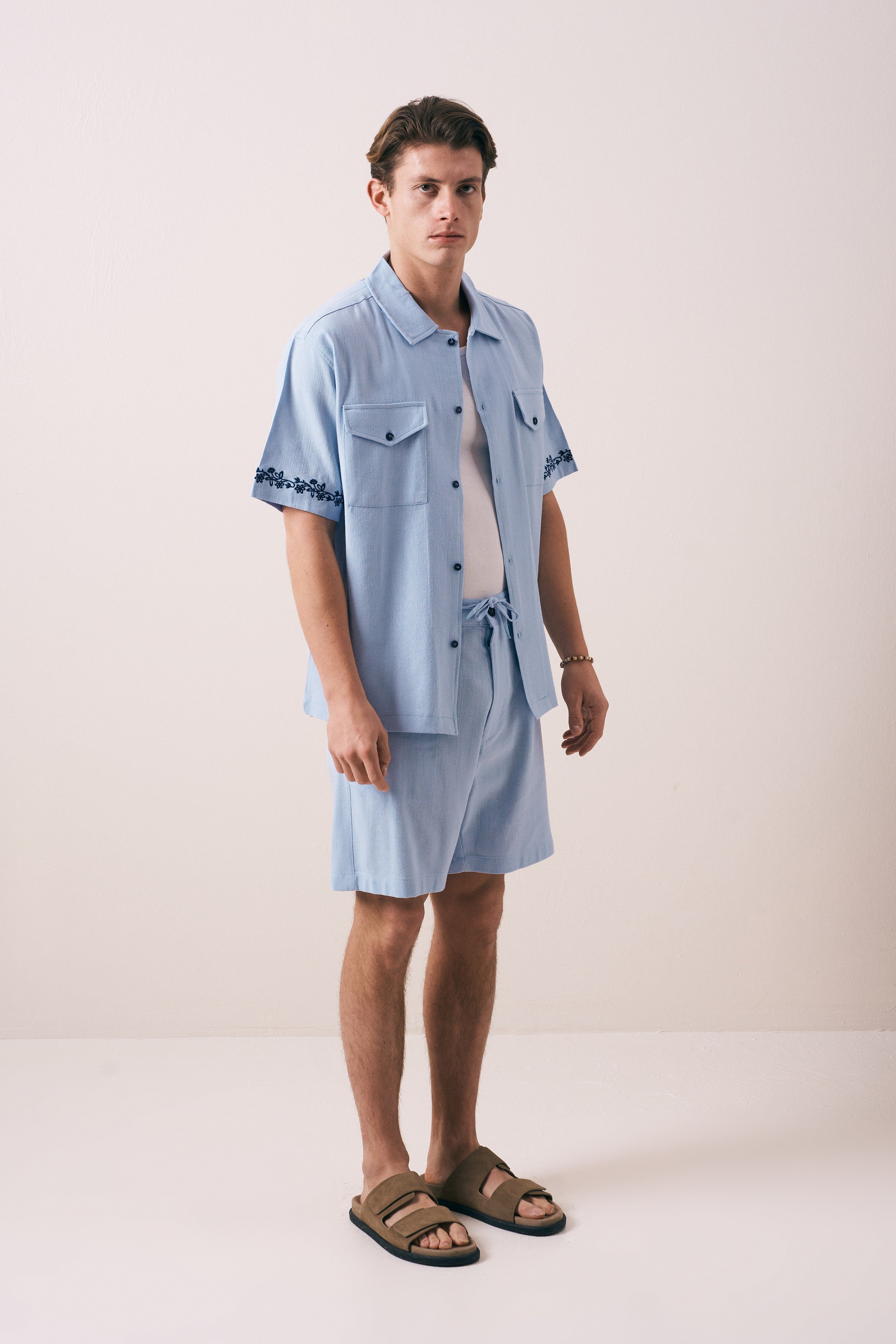 OVERSIZE FIT NAKIŞLI CEP DETAYLI GÖMLEK