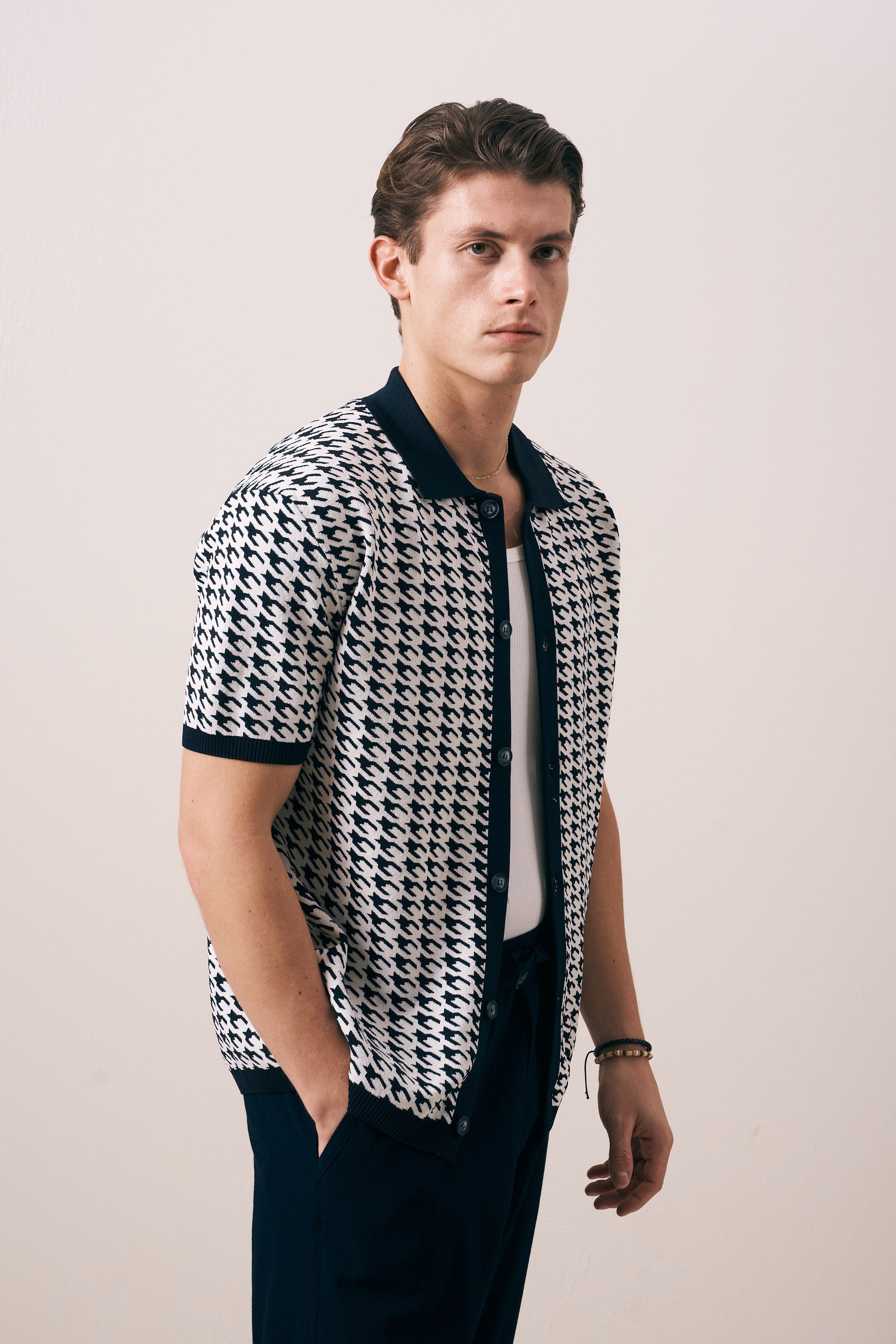 REGULAR FIT GEOMETRİK DESEN TRİKO GÖMLEK
