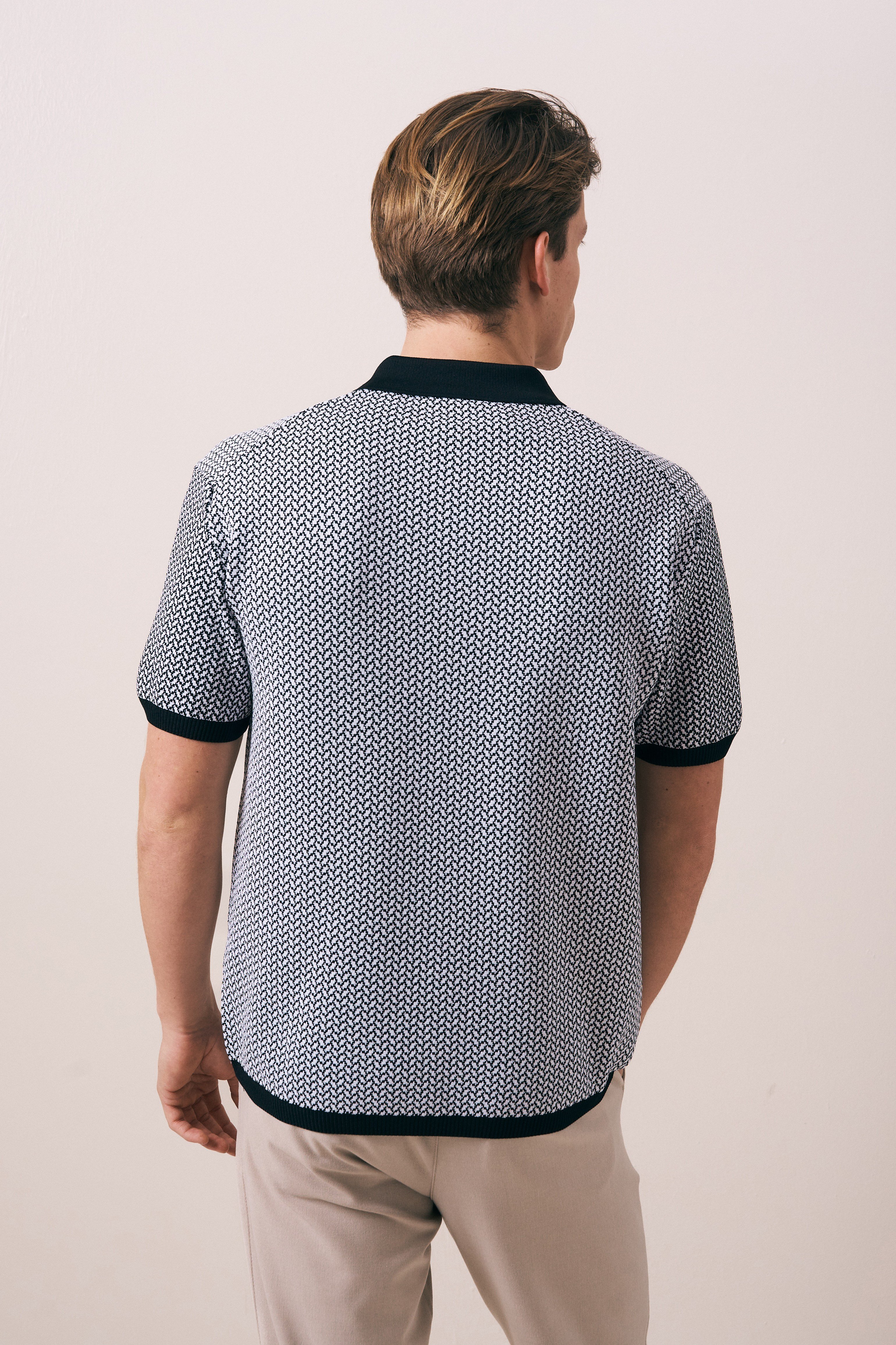 REGULAR FIT GEOMETRİK DESEN V PAT TRİKO T-SHIRT