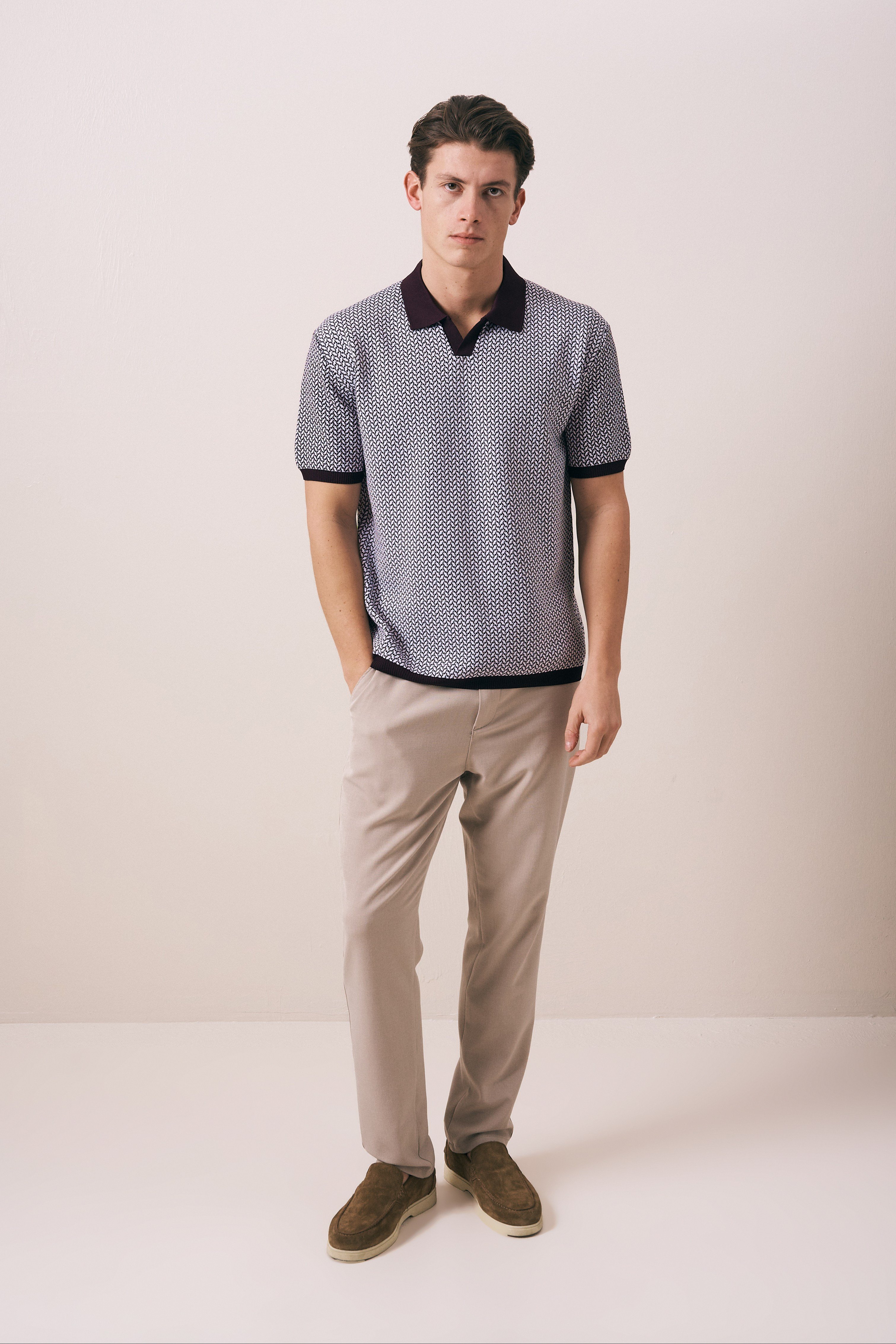 REGULAR FIT GEOMETRİK DESEN V PAT TRİKO T-SHIRT