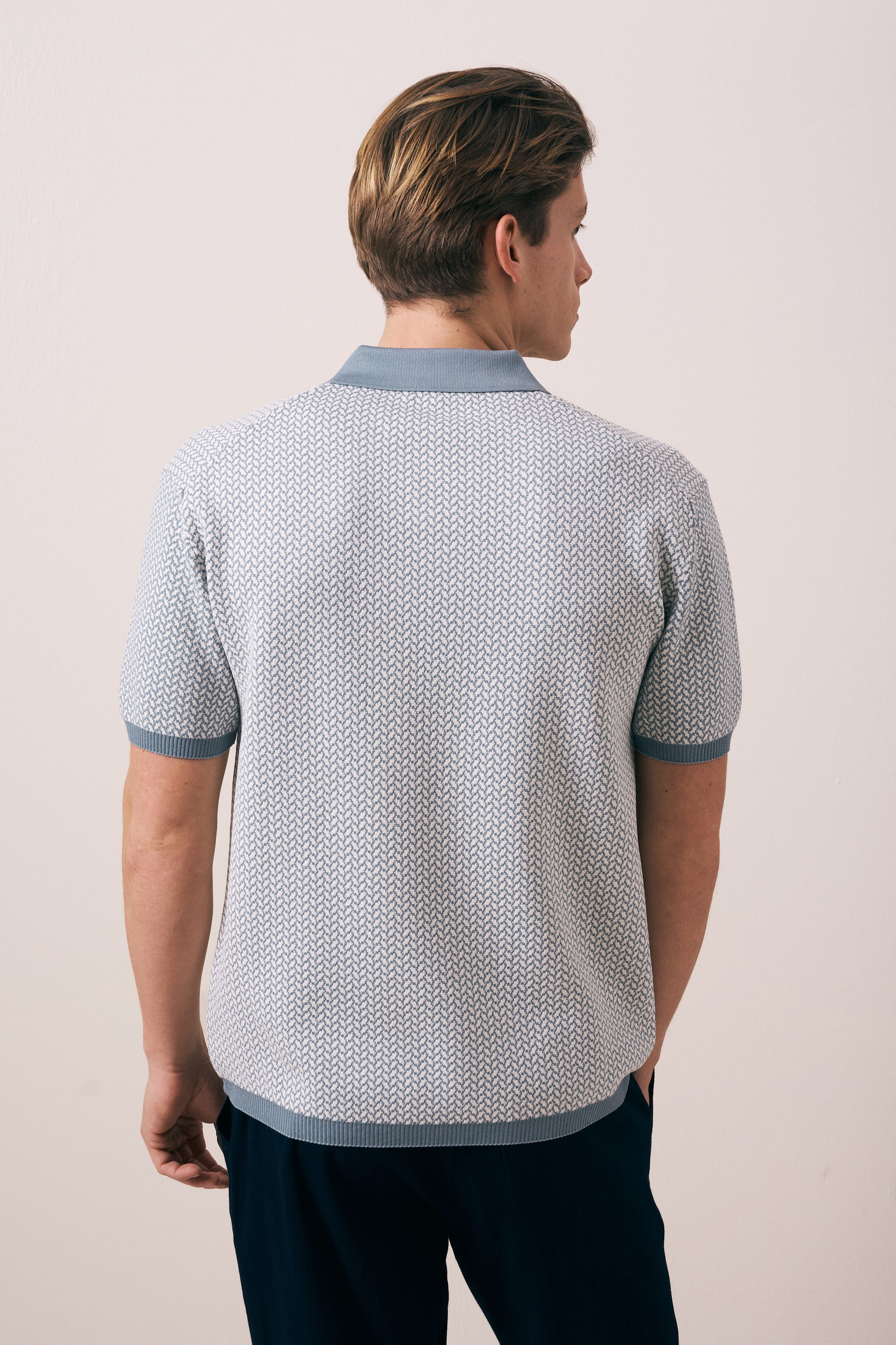REGULAR FIT GEOMETRİK DESEN V PAT TRİKO T-SHIRT