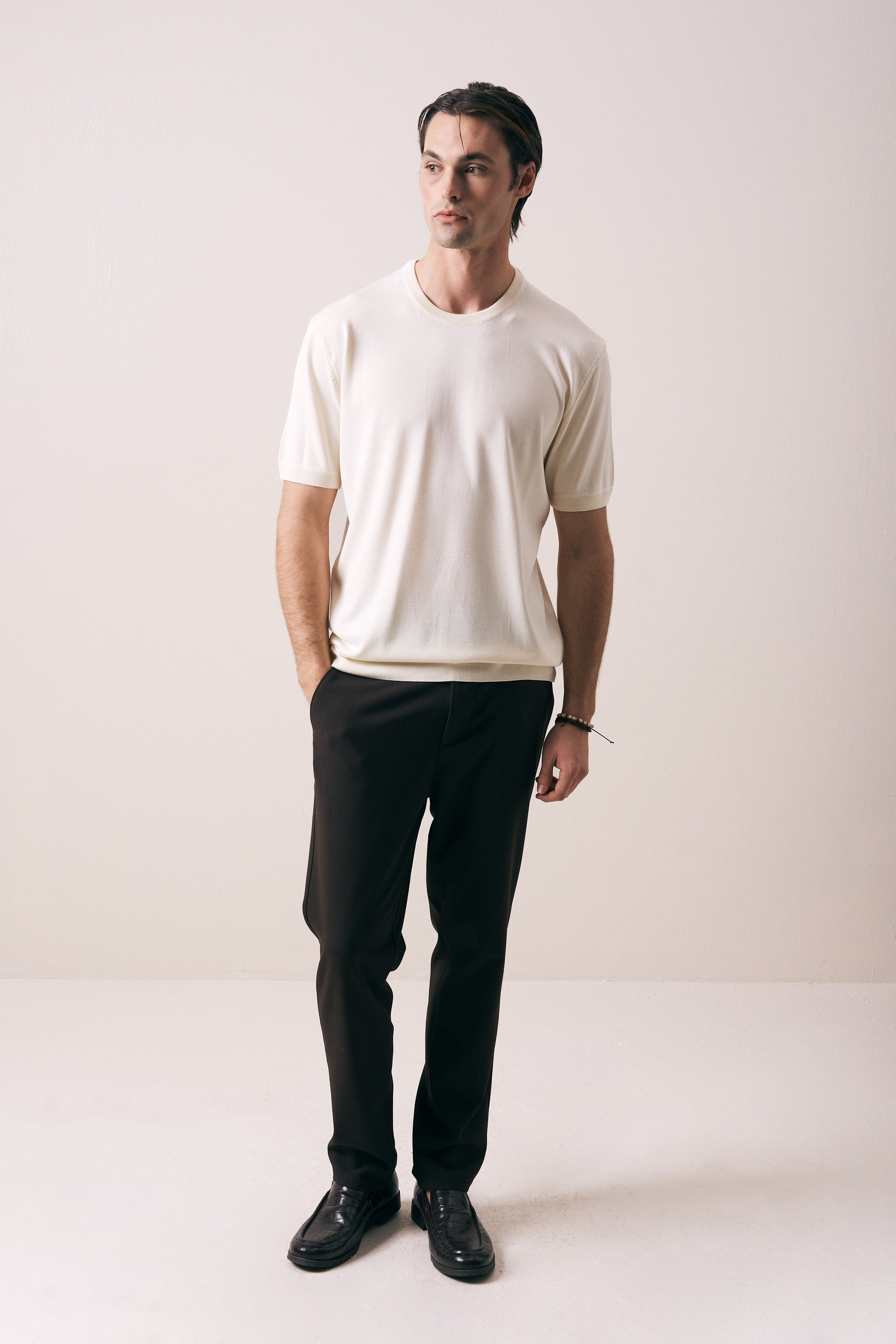 REGULAR FIT KOL ÖRGÜ DETAYLI TRİKO T-SHIRT