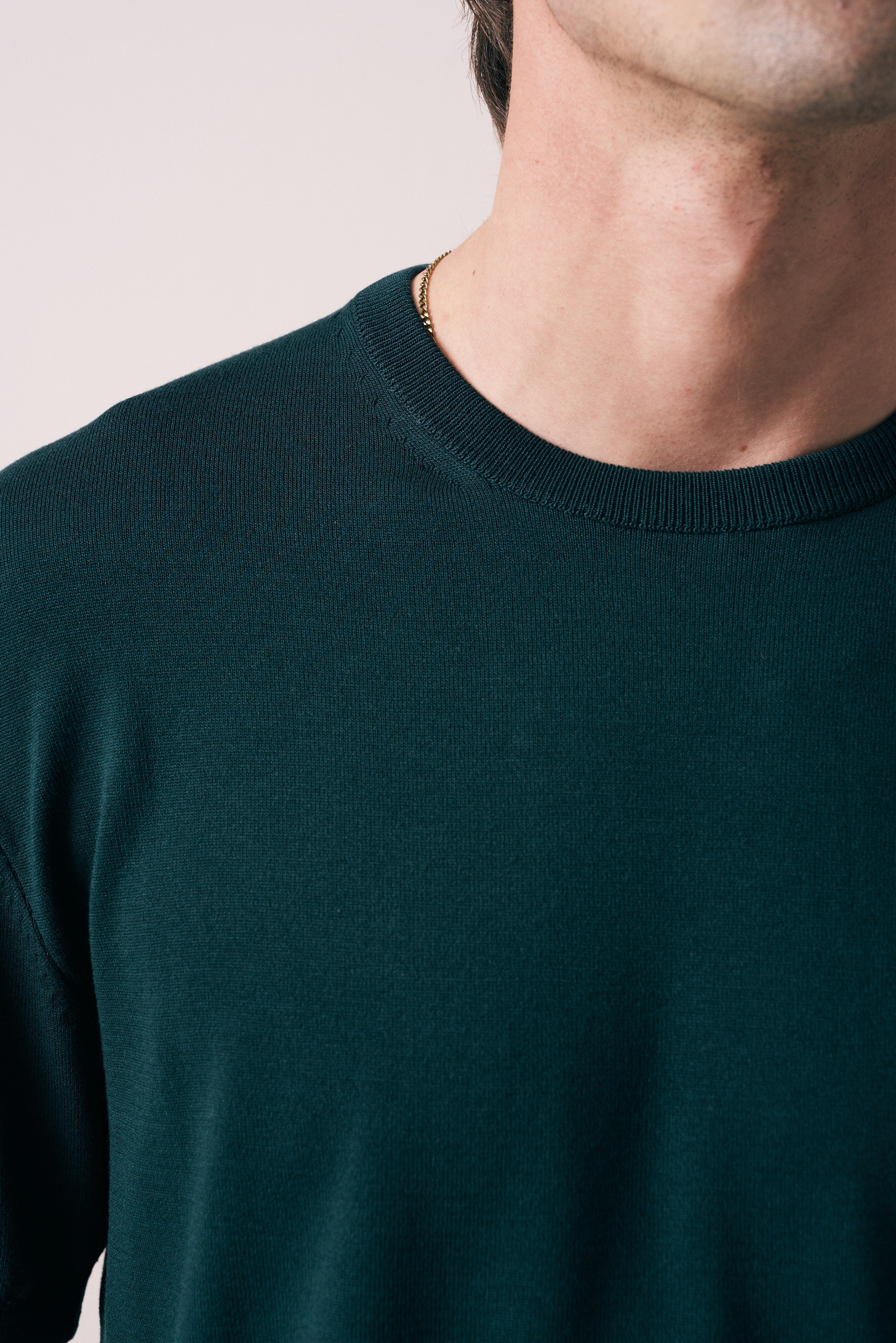 REGULAR FIT KOL ÖRGÜ DETAYLI TRİKO T-SHIRT