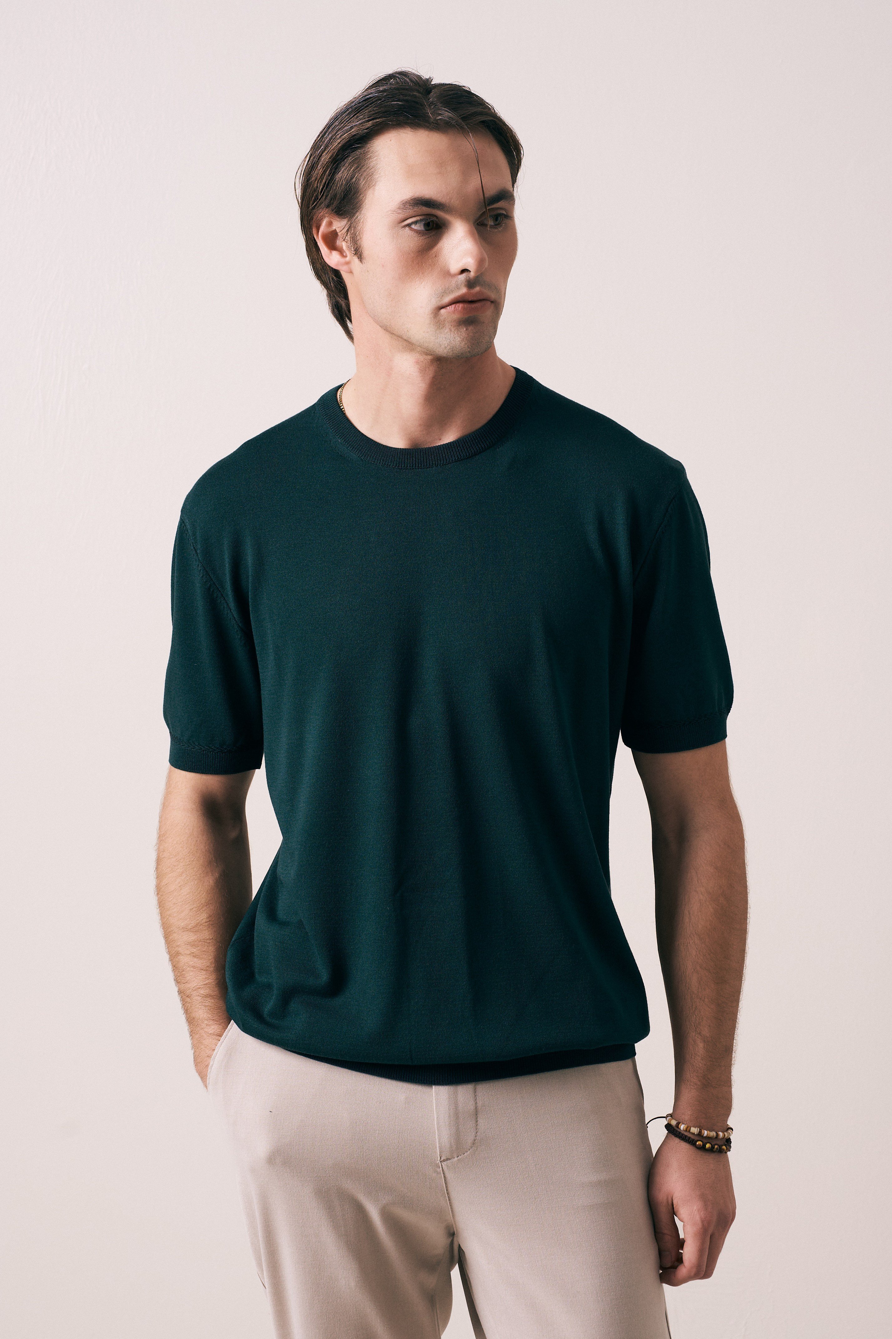 REGULAR FIT KOL ÖRGÜ DETAYLI TRİKO T-SHIRT