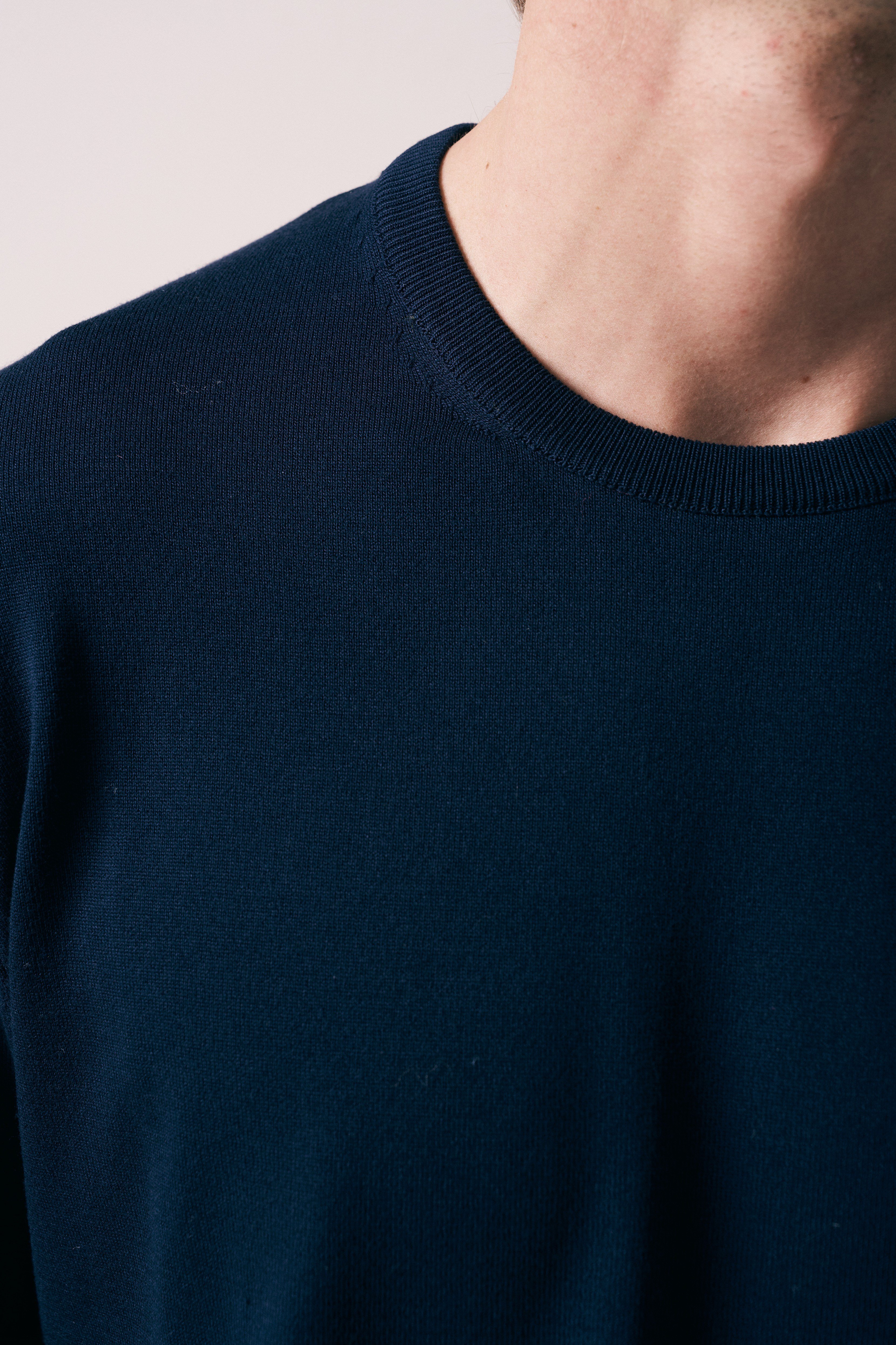 REGULAR FIT KOL ÖRGÜ DETAYLI TRİKO T-SHIRT