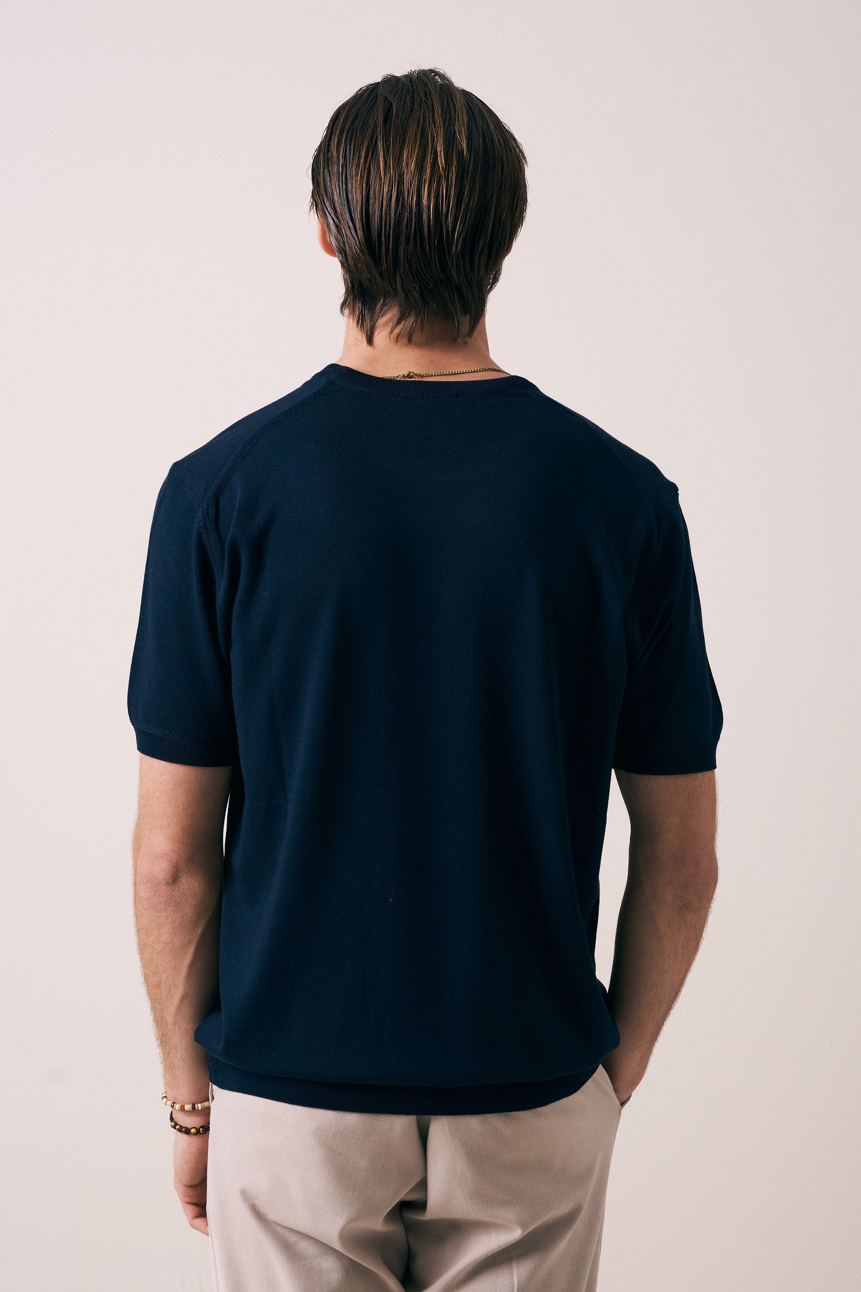 REGULAR FIT KOL ÖRGÜ DETAYLI TRİKO T-SHIRT