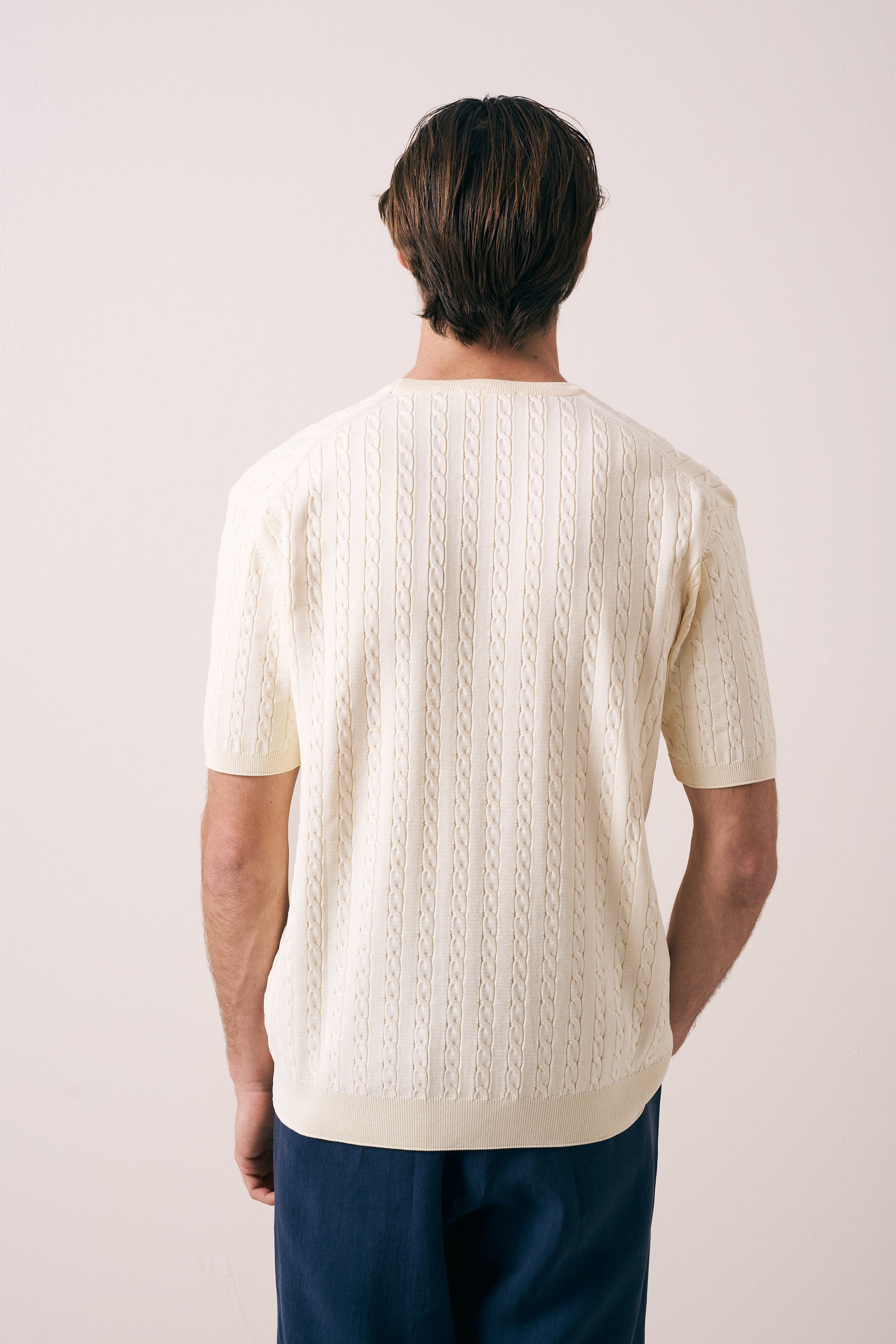 REGULAR FIT SAÇ ÖRGÜ DETAYLI TRİKO T-SHIRT