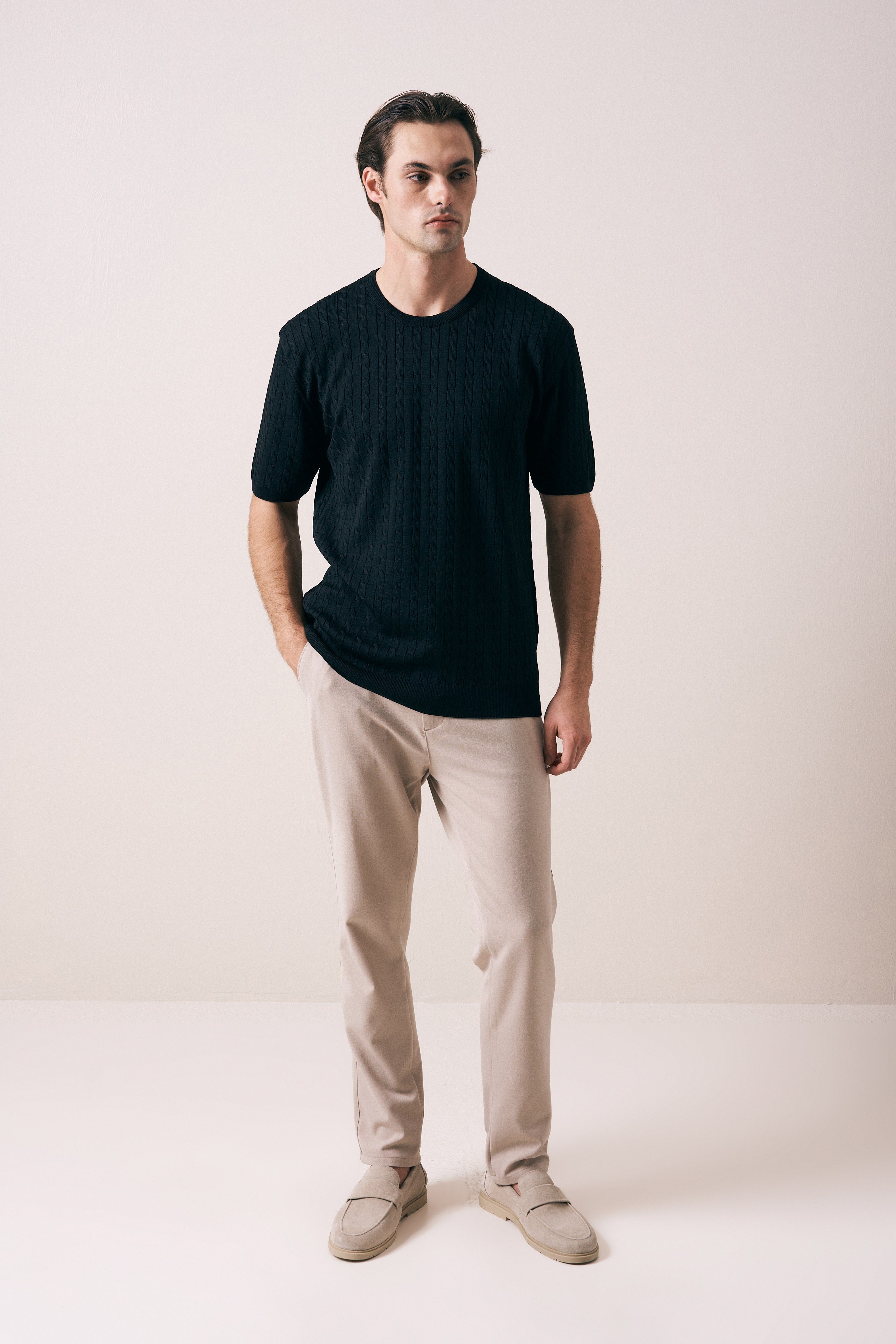 REGULAR FIT SAÇ ÖRGÜ DETAYLI TRİKO T-SHIRT