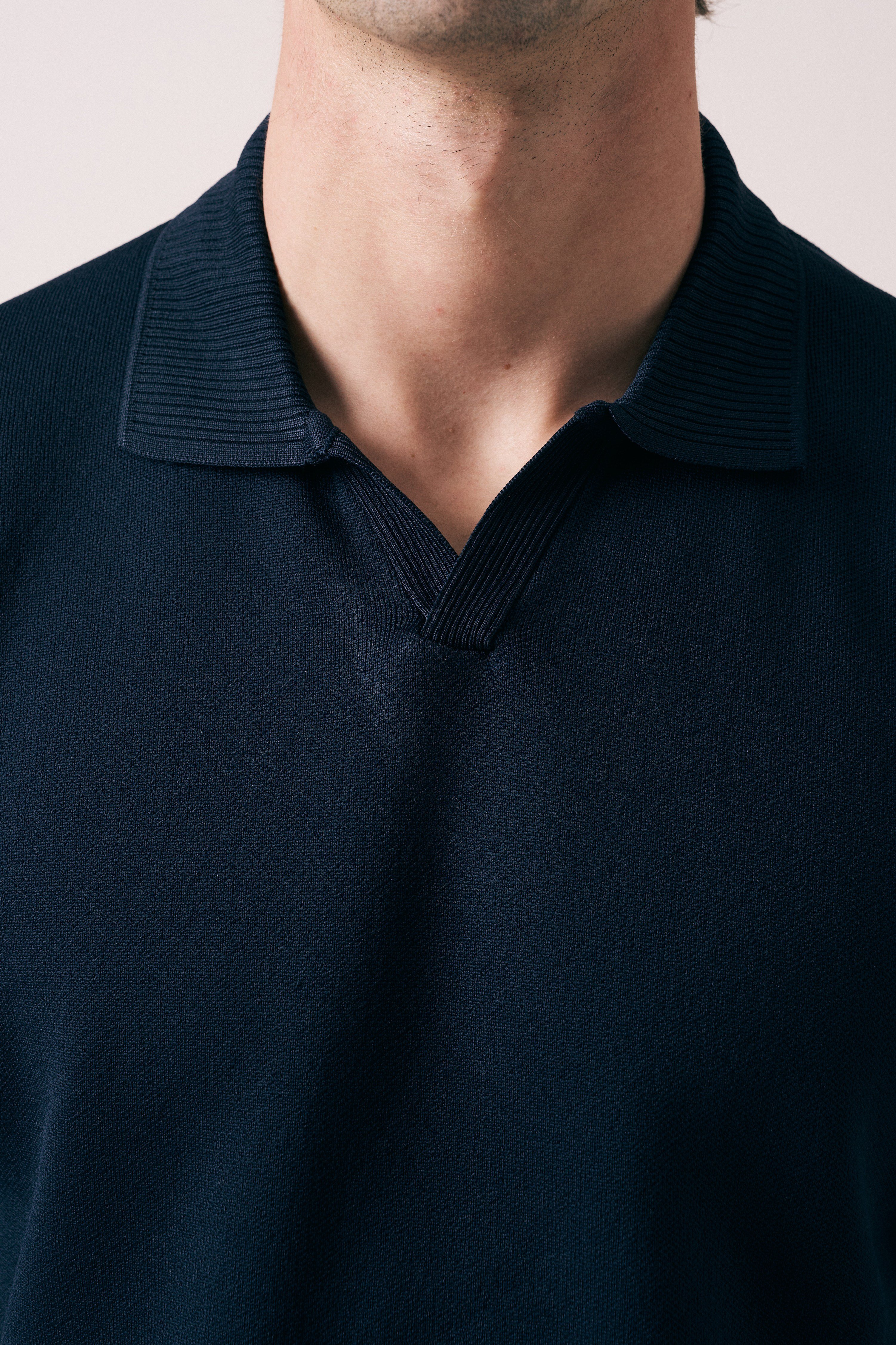 REGULAR FIT V PAT TRİKO T-SHIRT