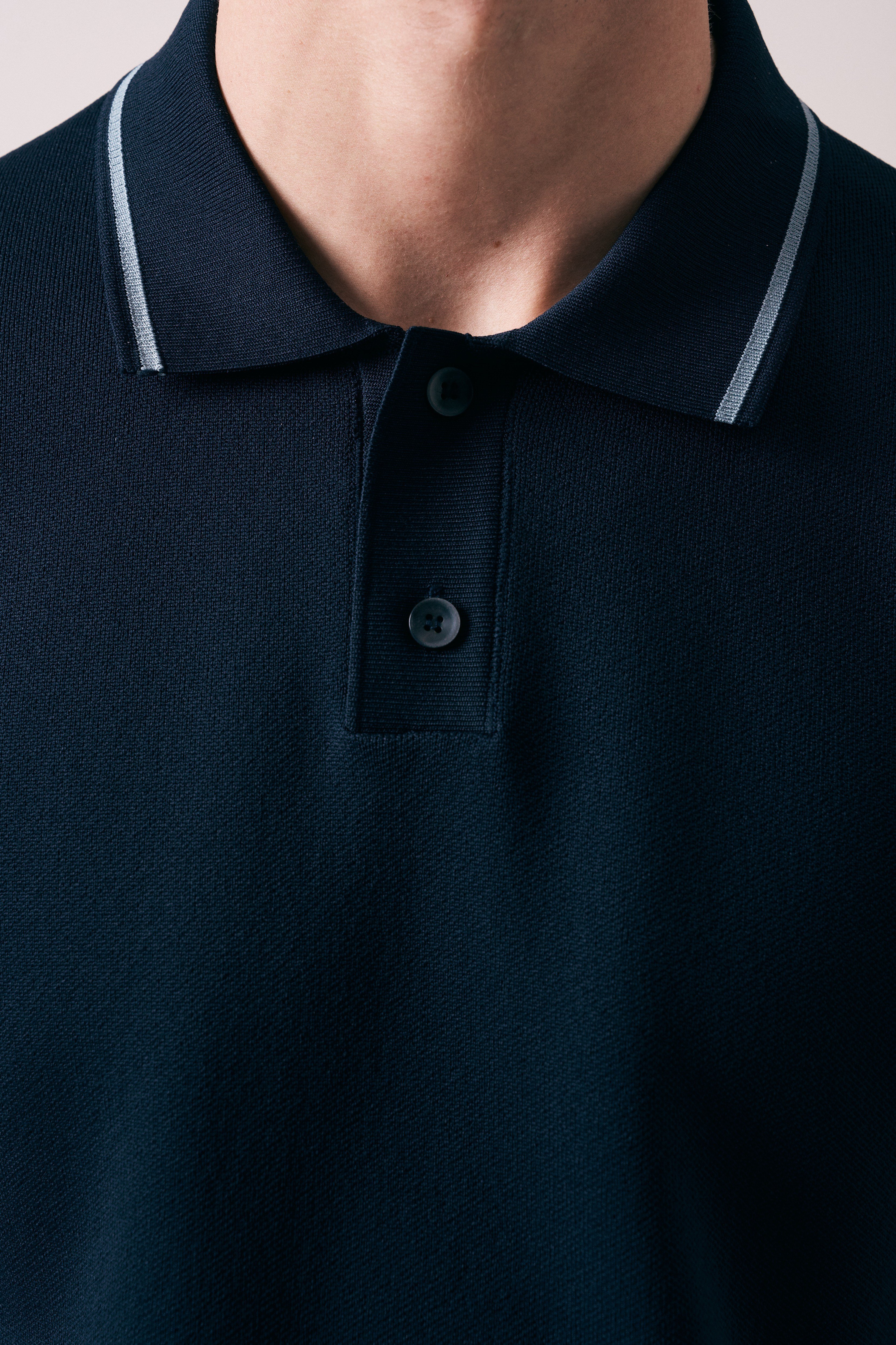 REGULAR FIT YAKA KOL DETAYLI DÜĞMELİ POLO TRİKO T-SHIRT