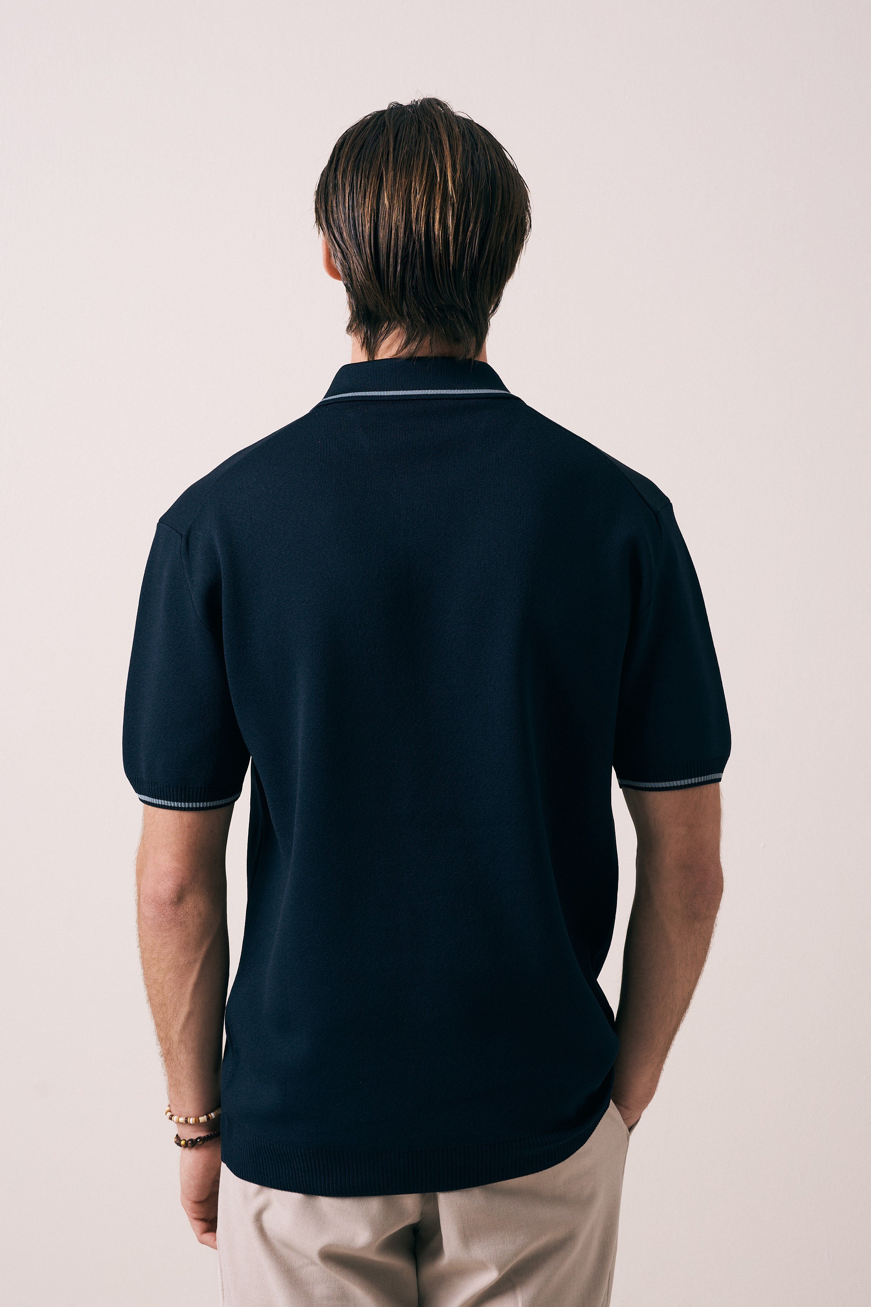 REGULAR FIT YAKA KOL DETAYLI DÜĞMELİ POLO TRİKO T-SHIRT