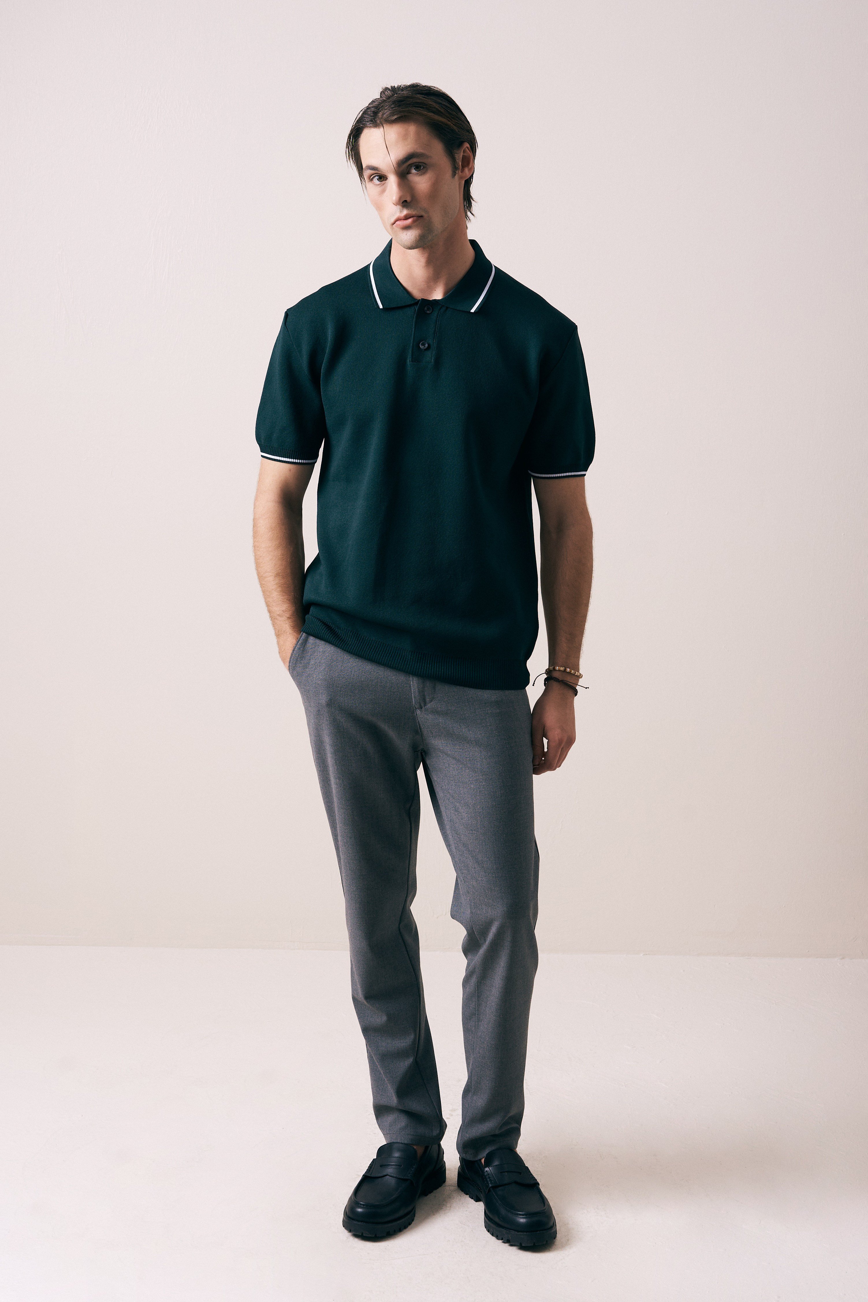 REGULAR FIT YAKA KOL DETAYLI DÜĞMELİ POLO TRİKO T-SHIRT